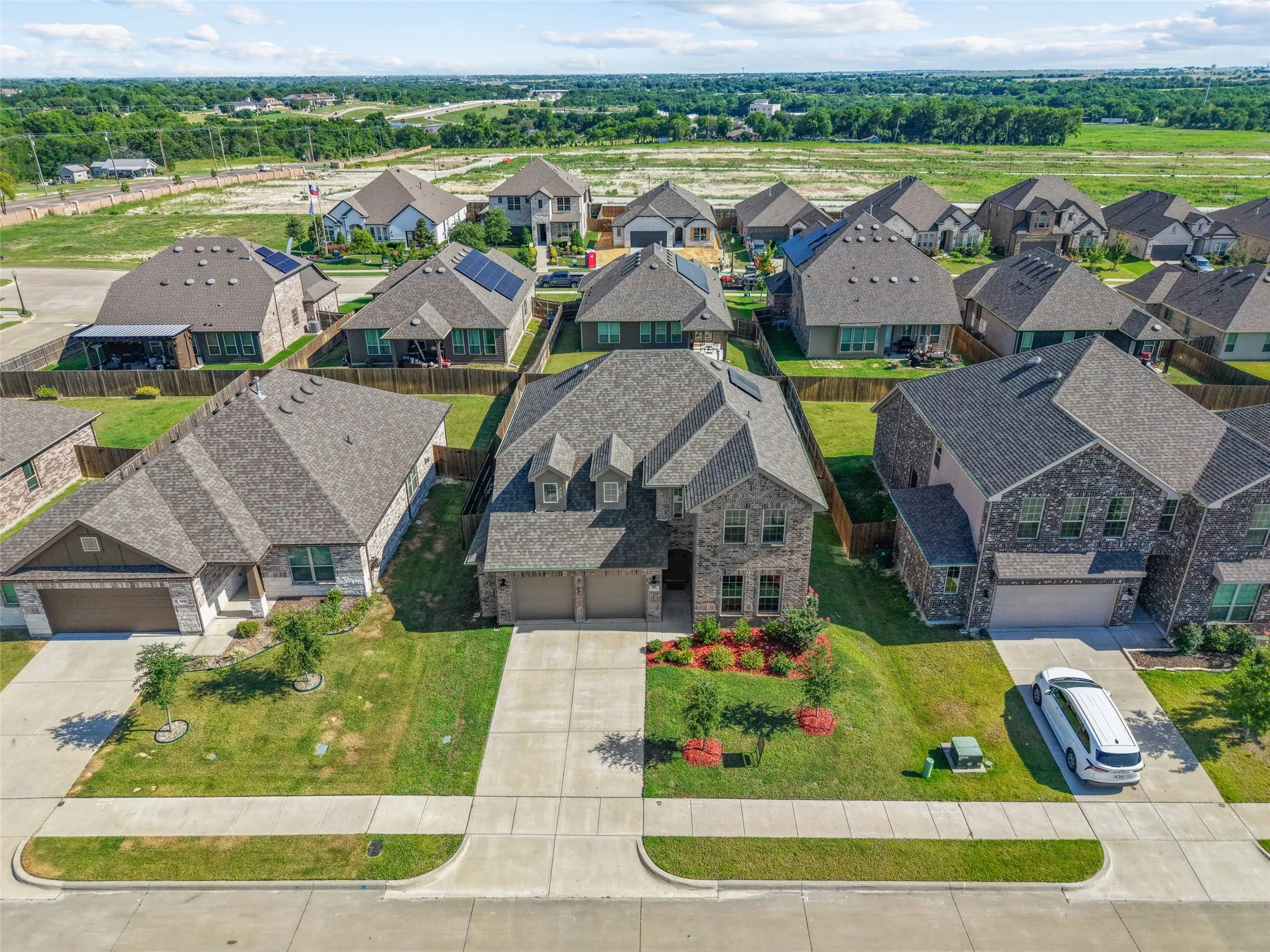 Single Family Residence For Sale in Ellis County , 2233 Burning Bush Lane, Waxahachie, Texas 75167, 4 Bedroom, 3 Bathroom, 2 Garage spaces, 2,771 Sqft, built in 2021, mls#21305261, Real Estate Agent in Waxahachie, Homes For Sale in Ellis county, Homes For Sale in Waxahachie, Realtor in Waxahachie Texas, Real Estate Brokerage Independent Realty Texas, Luminita Cordes Realtor