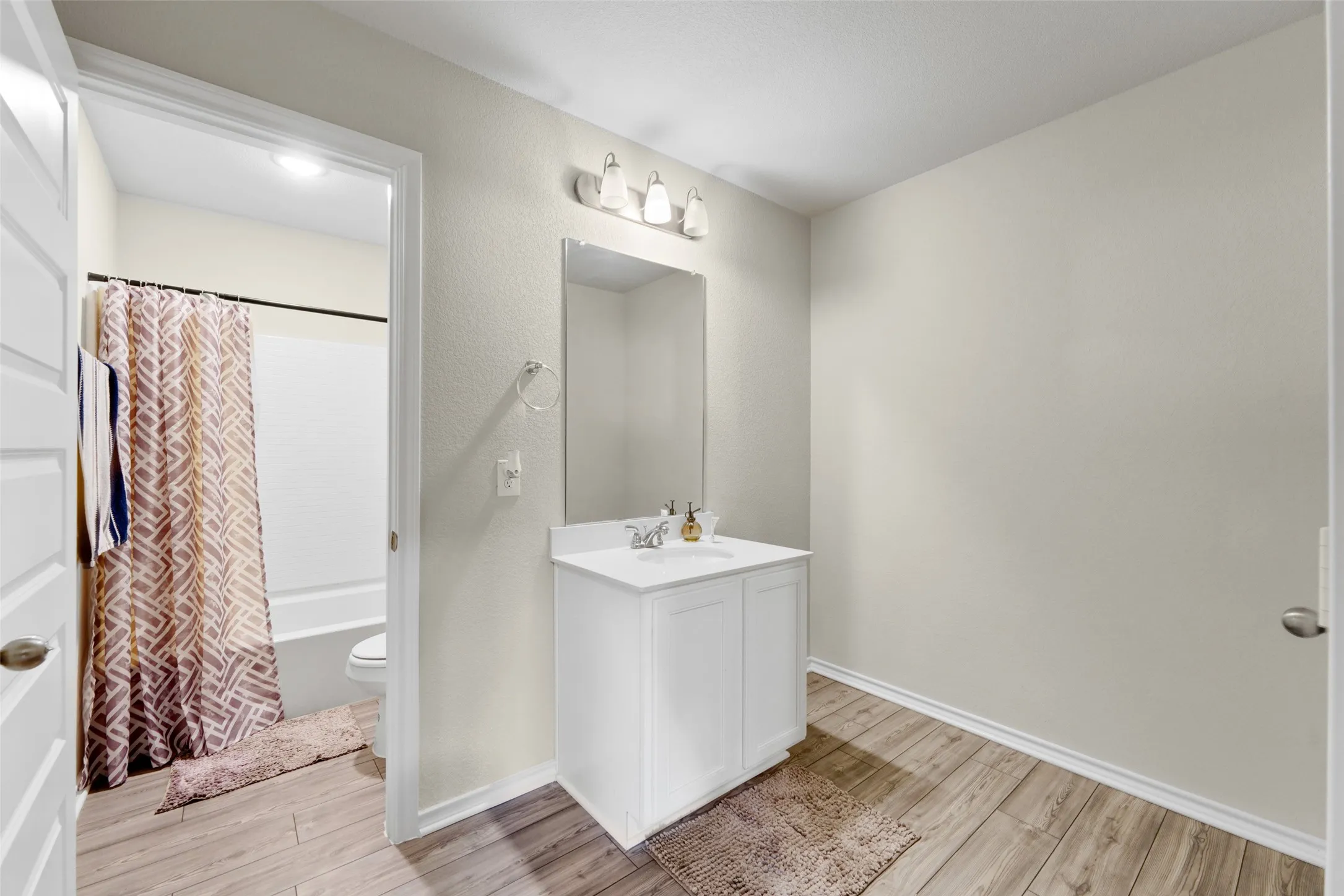 Single Family Residence For Sale in Ellis County , 2233 Burning Bush Lane, Waxahachie, Texas 75167, 4 Bedroom, 3 Bathroom, 2 Garage spaces, 2,771 Sqft, built in 2021, mls#21305261, Real Estate Agent in Waxahachie, Homes For Sale in Ellis county, Homes For Sale in Waxahachie, Realtor in Waxahachie Texas, Real Estate Brokerage Independent Realty Texas, Luminita Cordes Realtor