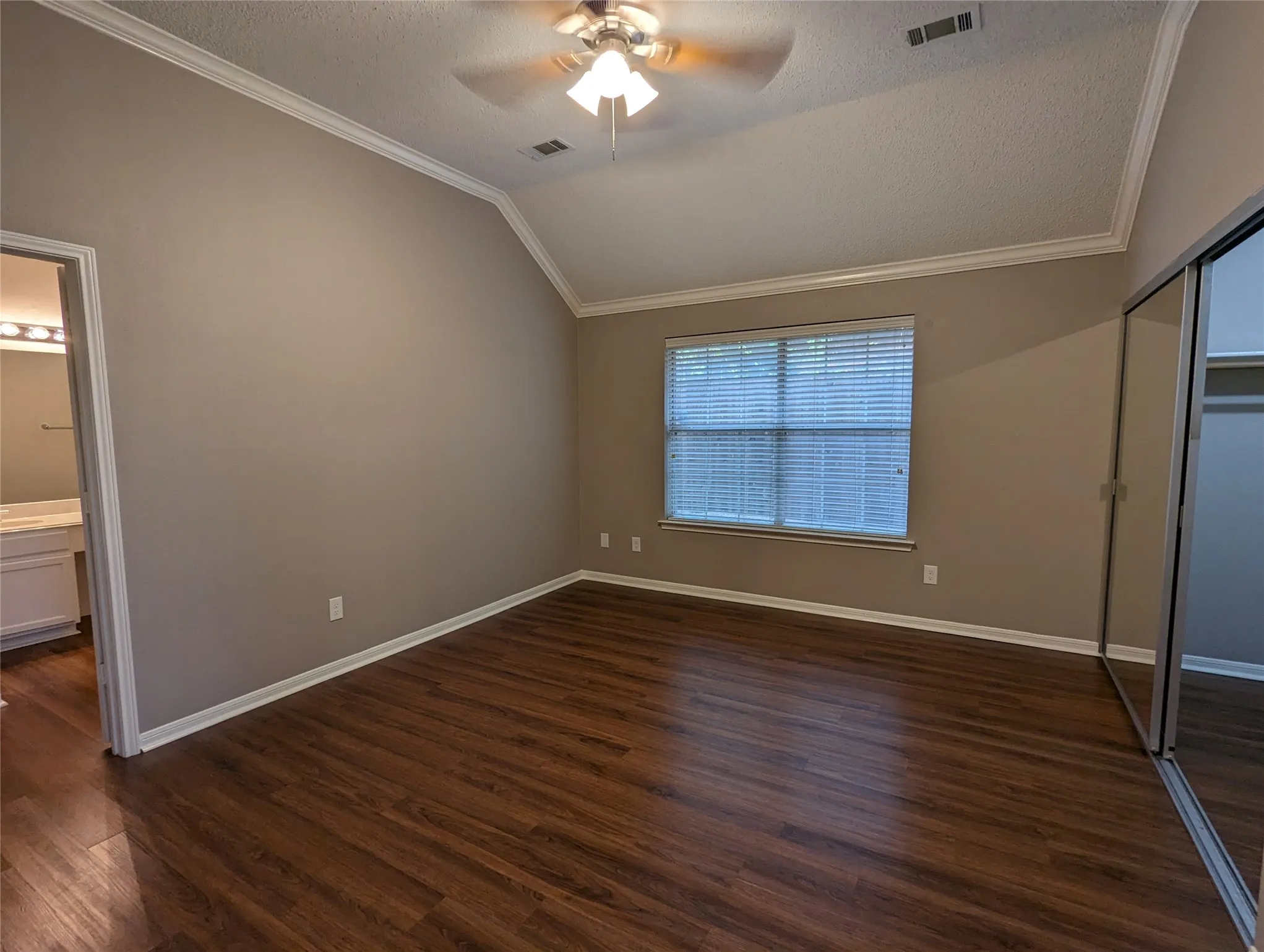Single Family Residence For Rent in Dallas County , 2008 Valley Falls Avenue, Mesquite, Texas 75181, 3 Bedroom, 2 Bathroom, 2 Garage spaces, 1,674 Sqft, built in 1987, mls#21305288, Real Estate Agent in Mesquite, Homes For Rent in Dallas county, Homes For Rent in Mesquite, Realtor in Mesquite Texas, Real Estate Brokerage Independent Realty Texas, Luminita Cordes Realtor