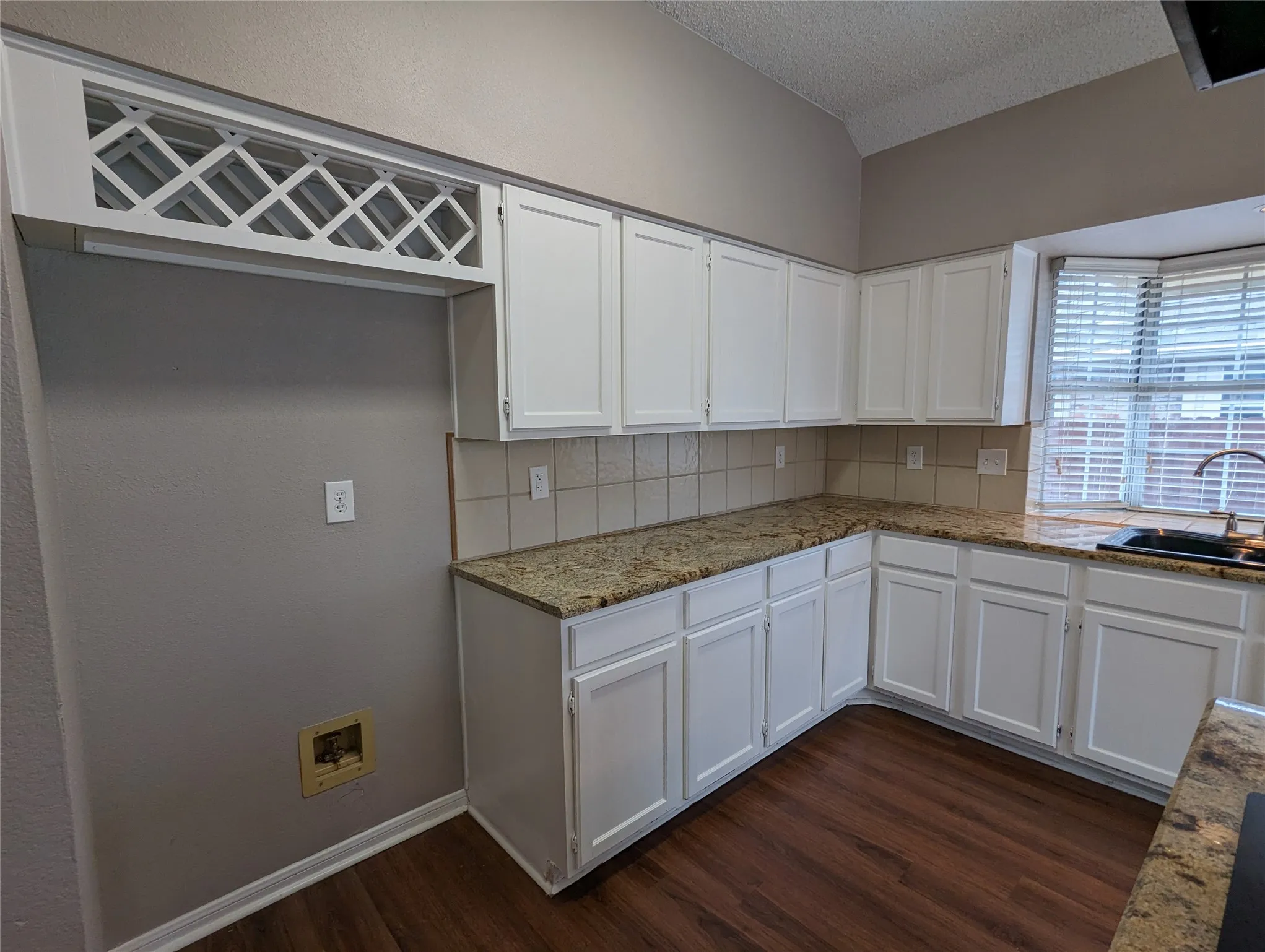 Single Family Residence For Rent in Dallas County , 2008 Valley Falls Avenue, Mesquite, Texas 75181, 3 Bedroom, 2 Bathroom, 2 Garage spaces, 1,674 Sqft, built in 1987, mls#21305288, Real Estate Agent in Mesquite, Homes For Rent in Dallas county, Homes For Rent in Mesquite, Realtor in Mesquite Texas, Real Estate Brokerage Independent Realty Texas, Luminita Cordes Realtor