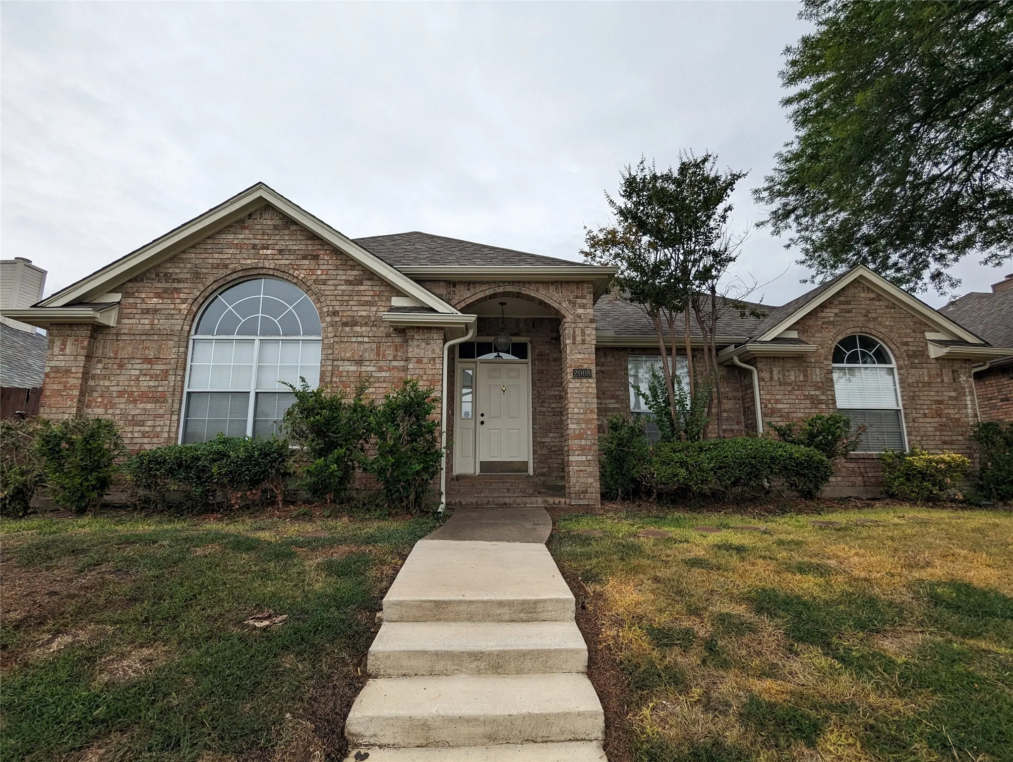 Single Family Residence For Rent in Dallas County , 2008 Valley Falls Avenue, Mesquite, Texas 75181, 3 Bedroom, 2 Bathroom, 2 Garage spaces, 1,674 Sqft, built in 1987, mls#21305288, Real Estate Agent in Mesquite, Homes For Rent in Dallas county, Homes For Rent in Mesquite, Realtor in Mesquite Texas, Real Estate Brokerage Independent Realty Texas, Luminita Cordes Realtor