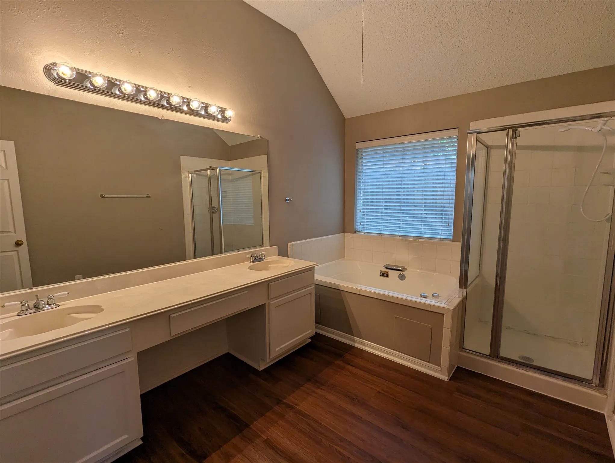 Single Family Residence For Rent in Dallas County , 2008 Valley Falls Avenue, Mesquite, Texas 75181, 3 Bedroom, 2 Bathroom, 2 Garage spaces, 1,674 Sqft, built in 1987, mls#21305288, Real Estate Agent in Mesquite, Homes For Rent in Dallas county, Homes For Rent in Mesquite, Realtor in Mesquite Texas, Real Estate Brokerage Independent Realty Texas, Luminita Cordes Realtor