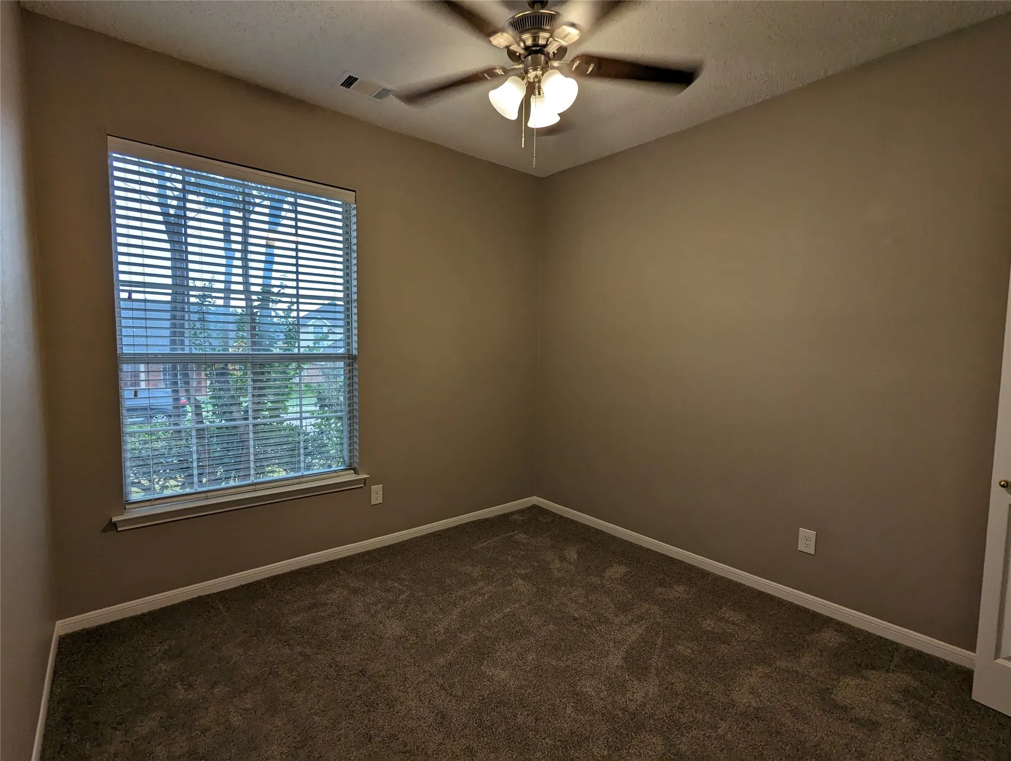 Single Family Residence For Rent in Dallas County , 2008 Valley Falls Avenue, Mesquite, Texas 75181, 3 Bedroom, 2 Bathroom, 2 Garage spaces, 1,674 Sqft, built in 1987, mls#21305288, Real Estate Agent in Mesquite, Homes For Rent in Dallas county, Homes For Rent in Mesquite, Realtor in Mesquite Texas, Real Estate Brokerage Independent Realty Texas, Luminita Cordes Realtor