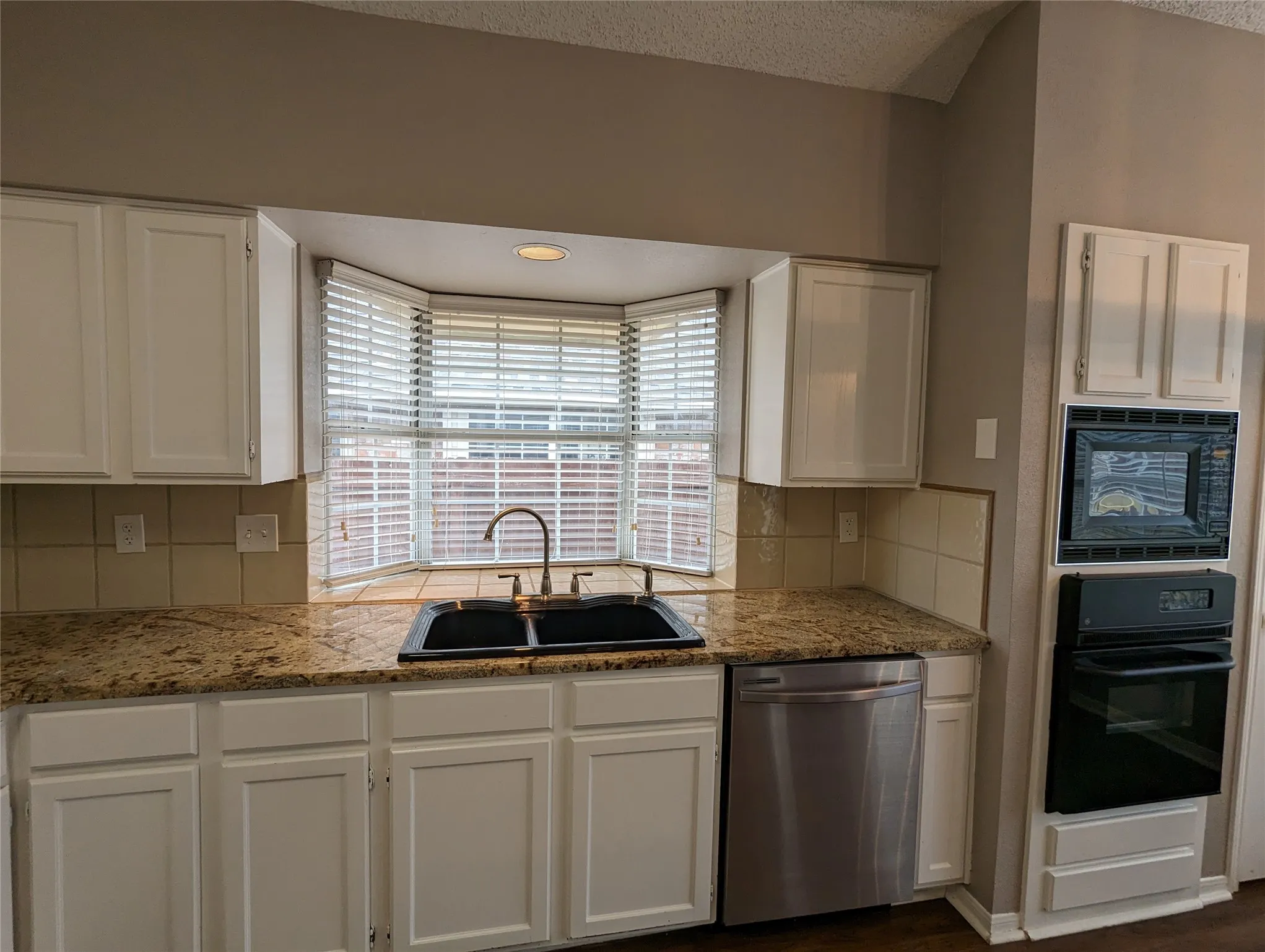 Single Family Residence For Rent in Dallas County , 2008 Valley Falls Avenue, Mesquite, Texas 75181, 3 Bedroom, 2 Bathroom, 2 Garage spaces, 1,674 Sqft, built in 1987, mls#21305288, Real Estate Agent in Mesquite, Homes For Rent in Dallas county, Homes For Rent in Mesquite, Realtor in Mesquite Texas, Real Estate Brokerage Independent Realty Texas, Luminita Cordes Realtor