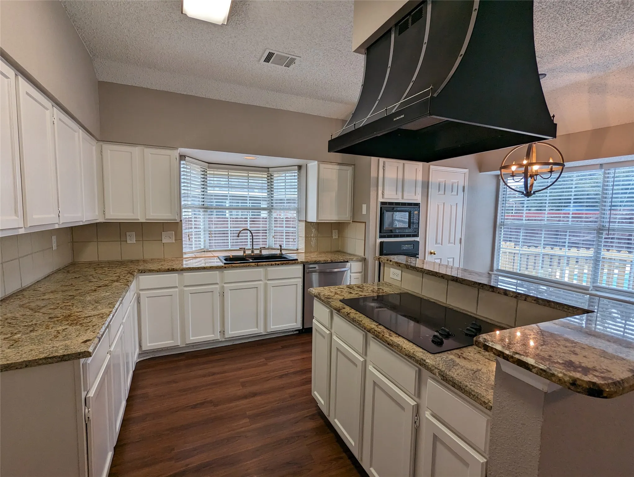 Single Family Residence For Rent in Dallas County , 2008 Valley Falls Avenue, Mesquite, Texas 75181, 3 Bedroom, 2 Bathroom, 2 Garage spaces, 1,674 Sqft, built in 1987, mls#21305288, Real Estate Agent in Mesquite, Homes For Rent in Dallas county, Homes For Rent in Mesquite, Realtor in Mesquite Texas, Real Estate Brokerage Independent Realty Texas, Luminita Cordes Realtor