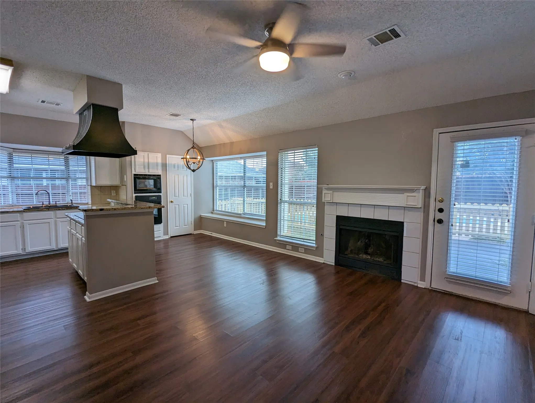 Single Family Residence For Rent in Dallas County , 2008 Valley Falls Avenue, Mesquite, Texas 75181, 3 Bedroom, 2 Bathroom, 2 Garage spaces, 1,674 Sqft, built in 1987, mls#21305288, Real Estate Agent in Mesquite, Homes For Rent in Dallas county, Homes For Rent in Mesquite, Realtor in Mesquite Texas, Real Estate Brokerage Independent Realty Texas, Luminita Cordes Realtor