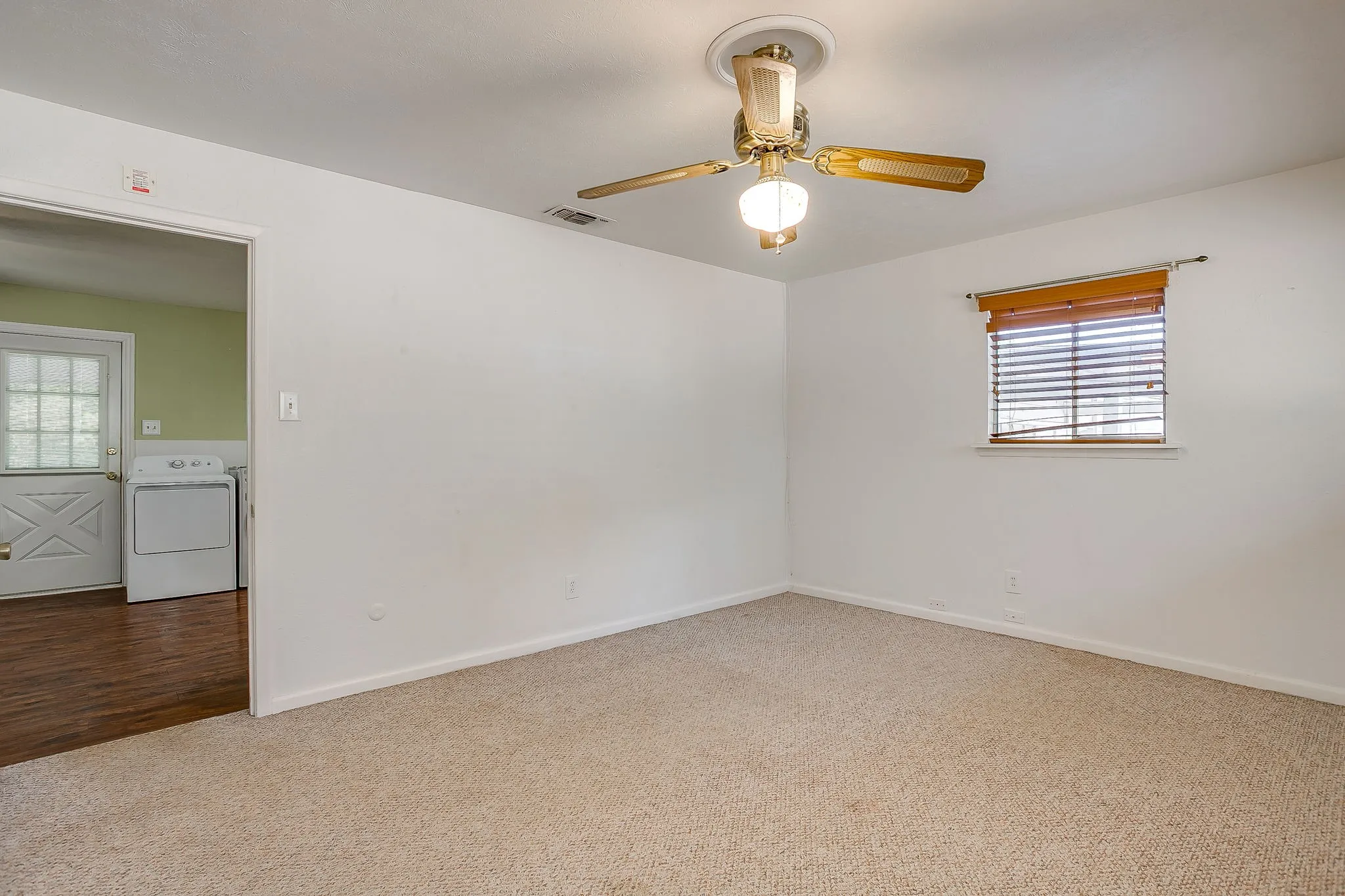 Single Family Residence For Sale in Parker County , 302 Case Street, Weatherford, Texas 76086, 3 Bedroom, 2 Bathroom, Garage spaces, 1,714 Sqft, built in 1960, mls#21305305, Real Estate Agent in Weatherford, Homes For Sale in Parker county, Homes For Sale in Weatherford, Realtor in Weatherford Texas, Real Estate Brokerage Independent Realty Texas, Luminita Cordes Realtor