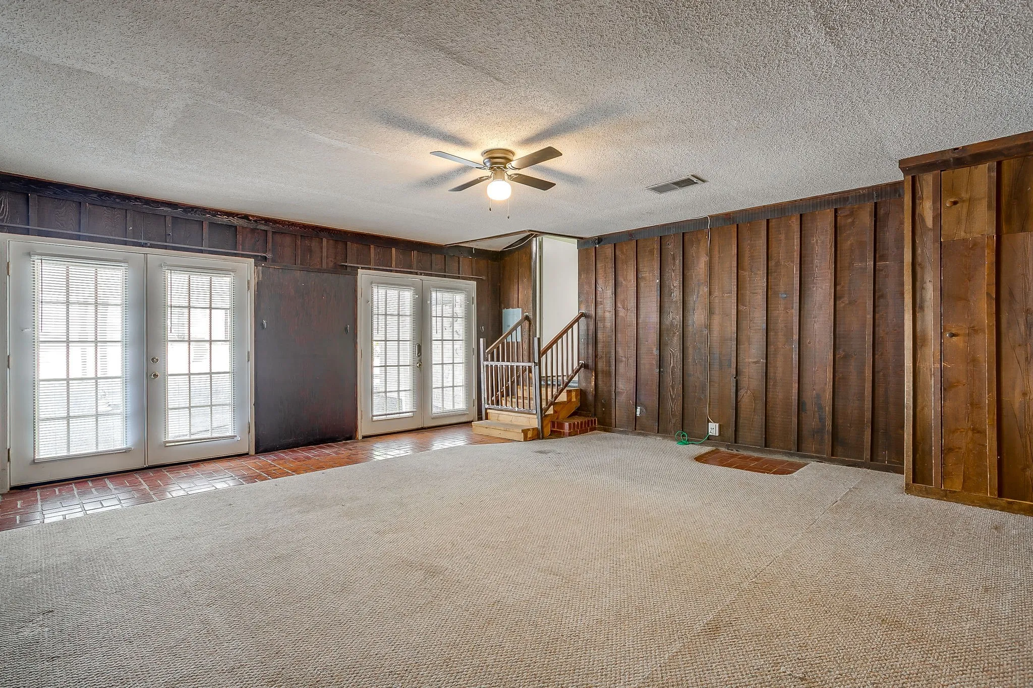 Single Family Residence For Sale in Parker County , 302 Case Street, Weatherford, Texas 76086, 3 Bedroom, 2 Bathroom, Garage spaces, 1,714 Sqft, built in 1960, mls#21305305, Real Estate Agent in Weatherford, Homes For Sale in Parker county, Homes For Sale in Weatherford, Realtor in Weatherford Texas, Real Estate Brokerage Independent Realty Texas, Luminita Cordes Realtor
