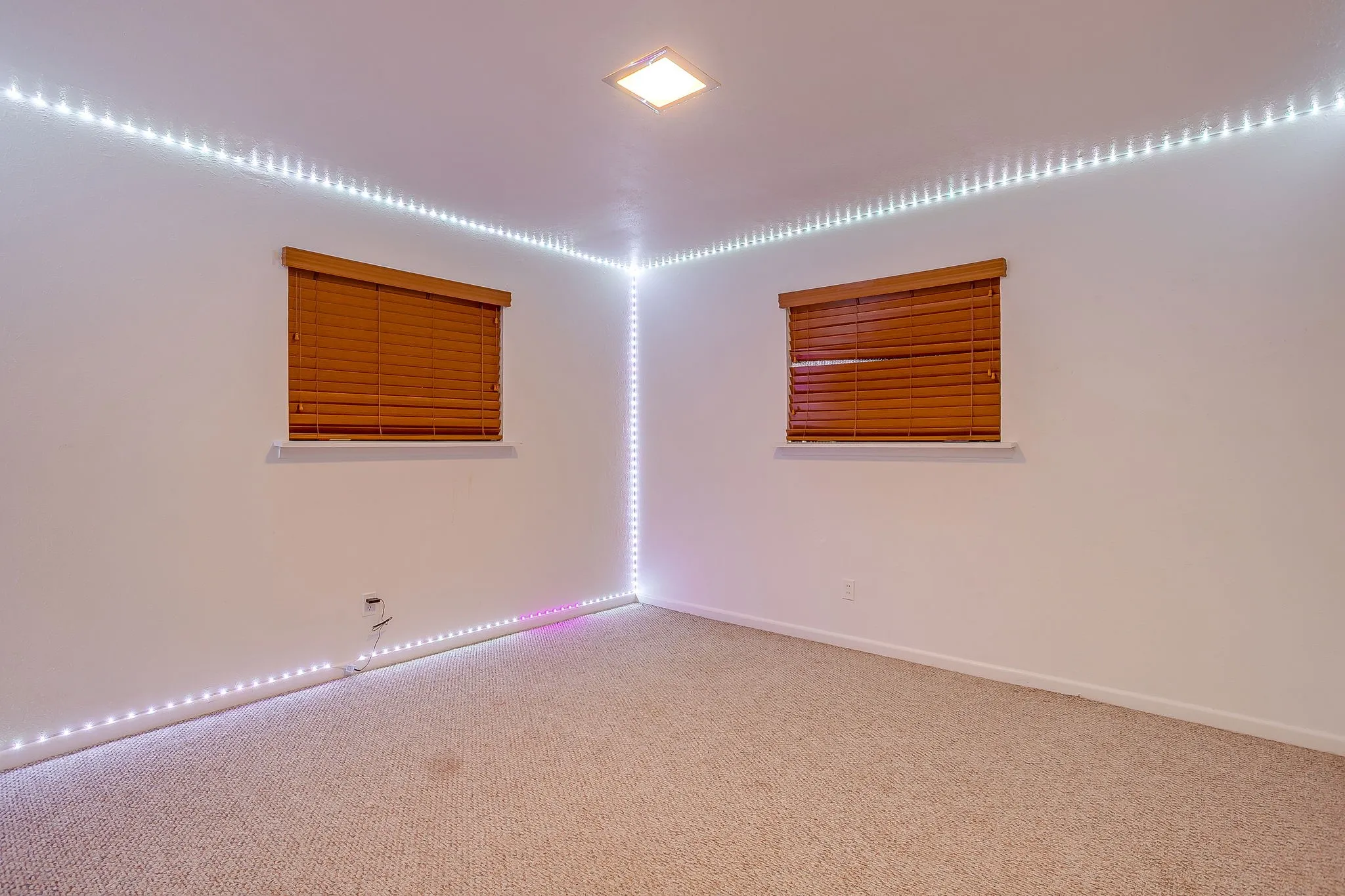 Single Family Residence For Sale in Parker County , 302 Case Street, Weatherford, Texas 76086, 3 Bedroom, 2 Bathroom, Garage spaces, 1,714 Sqft, built in 1960, mls#21305305, Real Estate Agent in Weatherford, Homes For Sale in Parker county, Homes For Sale in Weatherford, Realtor in Weatherford Texas, Real Estate Brokerage Independent Realty Texas, Luminita Cordes Realtor
