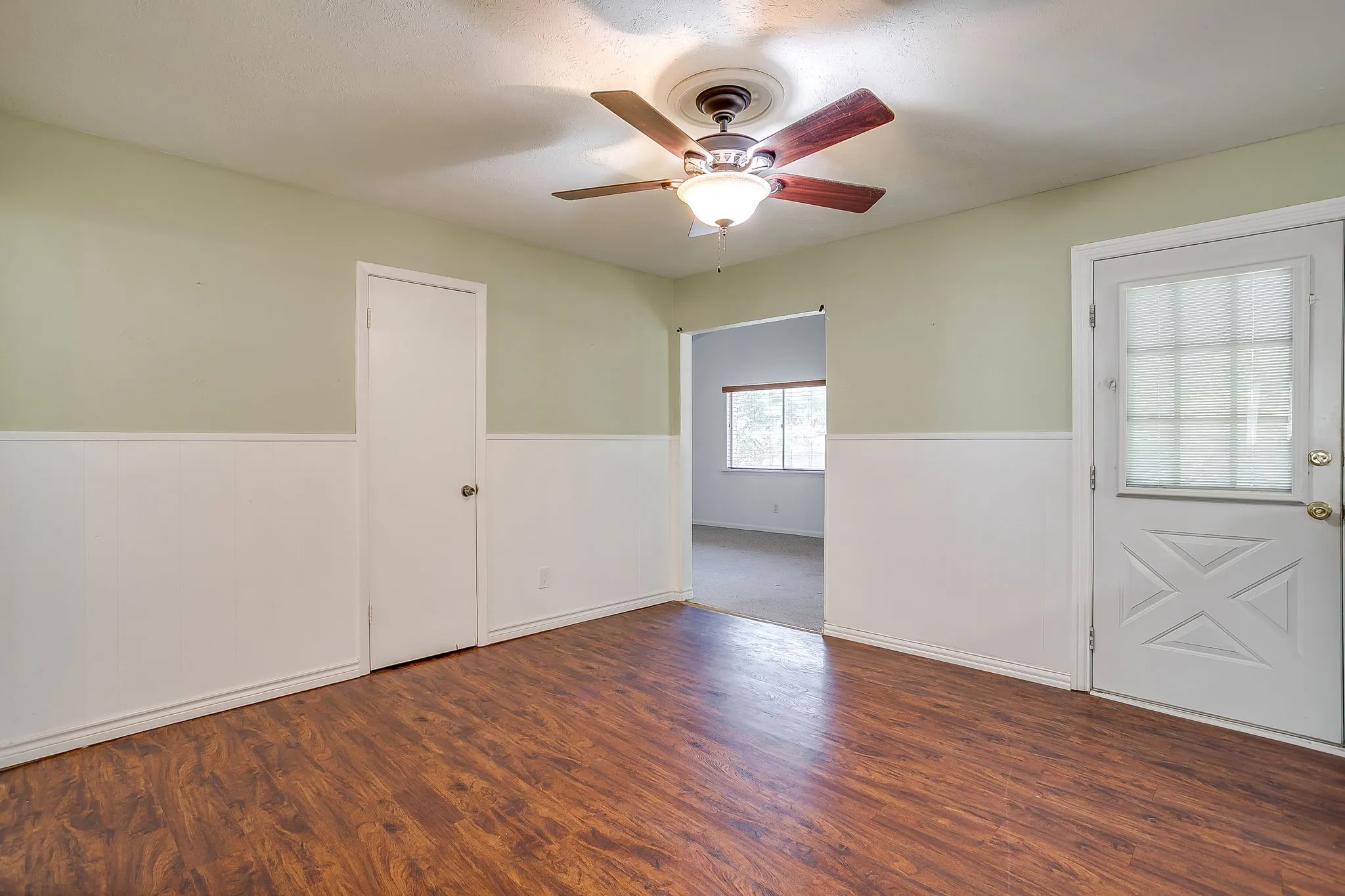 Single Family Residence For Sale in Parker County , 302 Case Street, Weatherford, Texas 76086, 3 Bedroom, 2 Bathroom, Garage spaces, 1,714 Sqft, built in 1960, mls#21305305, Real Estate Agent in Weatherford, Homes For Sale in Parker county, Homes For Sale in Weatherford, Realtor in Weatherford Texas, Real Estate Brokerage Independent Realty Texas, Luminita Cordes Realtor