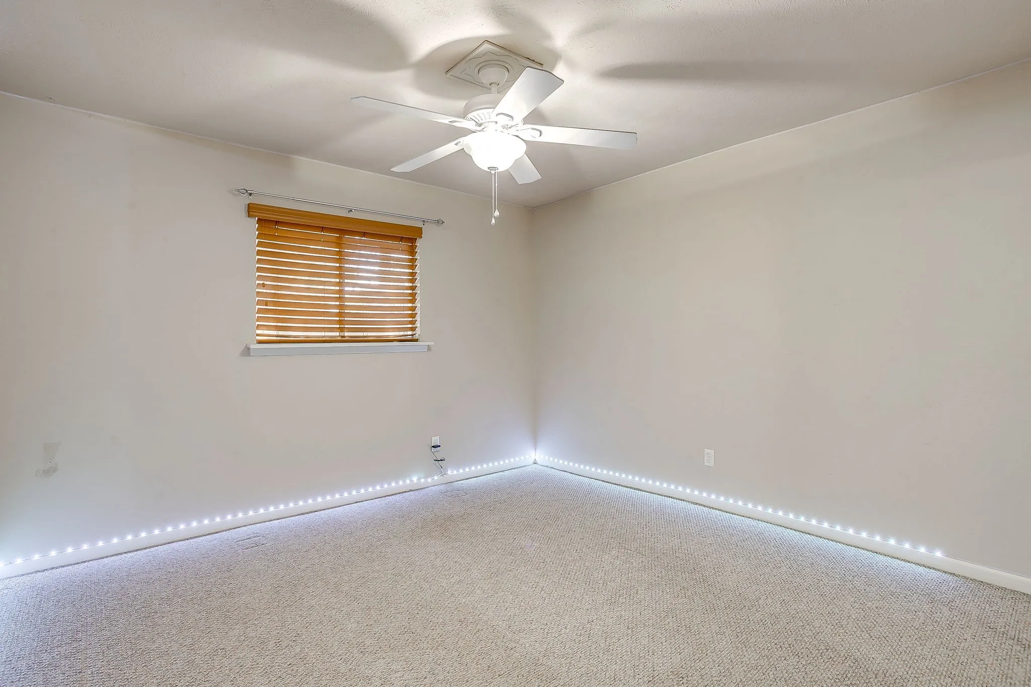 Single Family Residence For Sale in Parker County , 302 Case Street, Weatherford, Texas 76086, 3 Bedroom, 2 Bathroom, Garage spaces, 1,714 Sqft, built in 1960, mls#21305305, Real Estate Agent in Weatherford, Homes For Sale in Parker county, Homes For Sale in Weatherford, Realtor in Weatherford Texas, Real Estate Brokerage Independent Realty Texas, Luminita Cordes Realtor