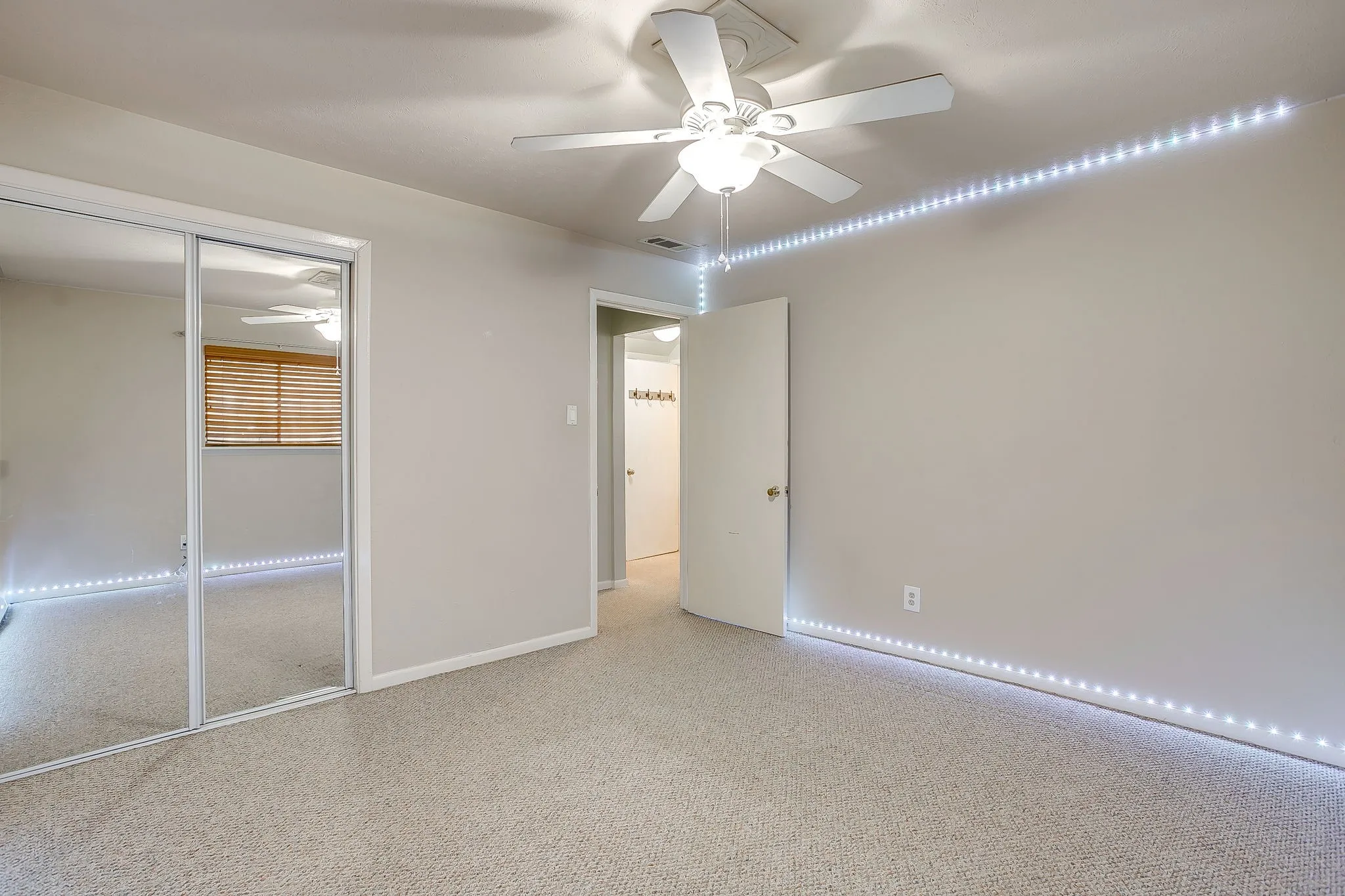 Single Family Residence For Sale in Parker County , 302 Case Street, Weatherford, Texas 76086, 3 Bedroom, 2 Bathroom, Garage spaces, 1,714 Sqft, built in 1960, mls#21305305, Real Estate Agent in Weatherford, Homes For Sale in Parker county, Homes For Sale in Weatherford, Realtor in Weatherford Texas, Real Estate Brokerage Independent Realty Texas, Luminita Cordes Realtor