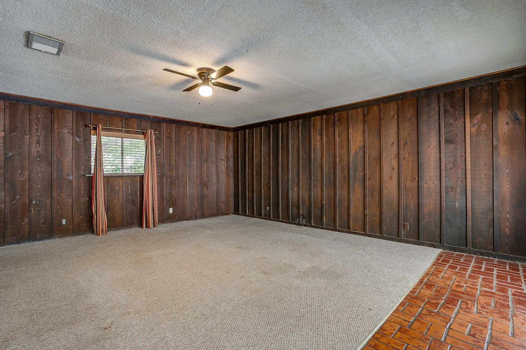 Single Family Residence For Sale in Parker County , 302 Case Street, Weatherford, Texas 76086, 3 Bedroom, 2 Bathroom, Garage spaces, 1,714 Sqft, built in 1960, mls#21305305, Real Estate Agent in Weatherford, Homes For Sale in Parker county, Homes For Sale in Weatherford, Realtor in Weatherford Texas, Real Estate Brokerage Independent Realty Texas, Luminita Cordes Realtor