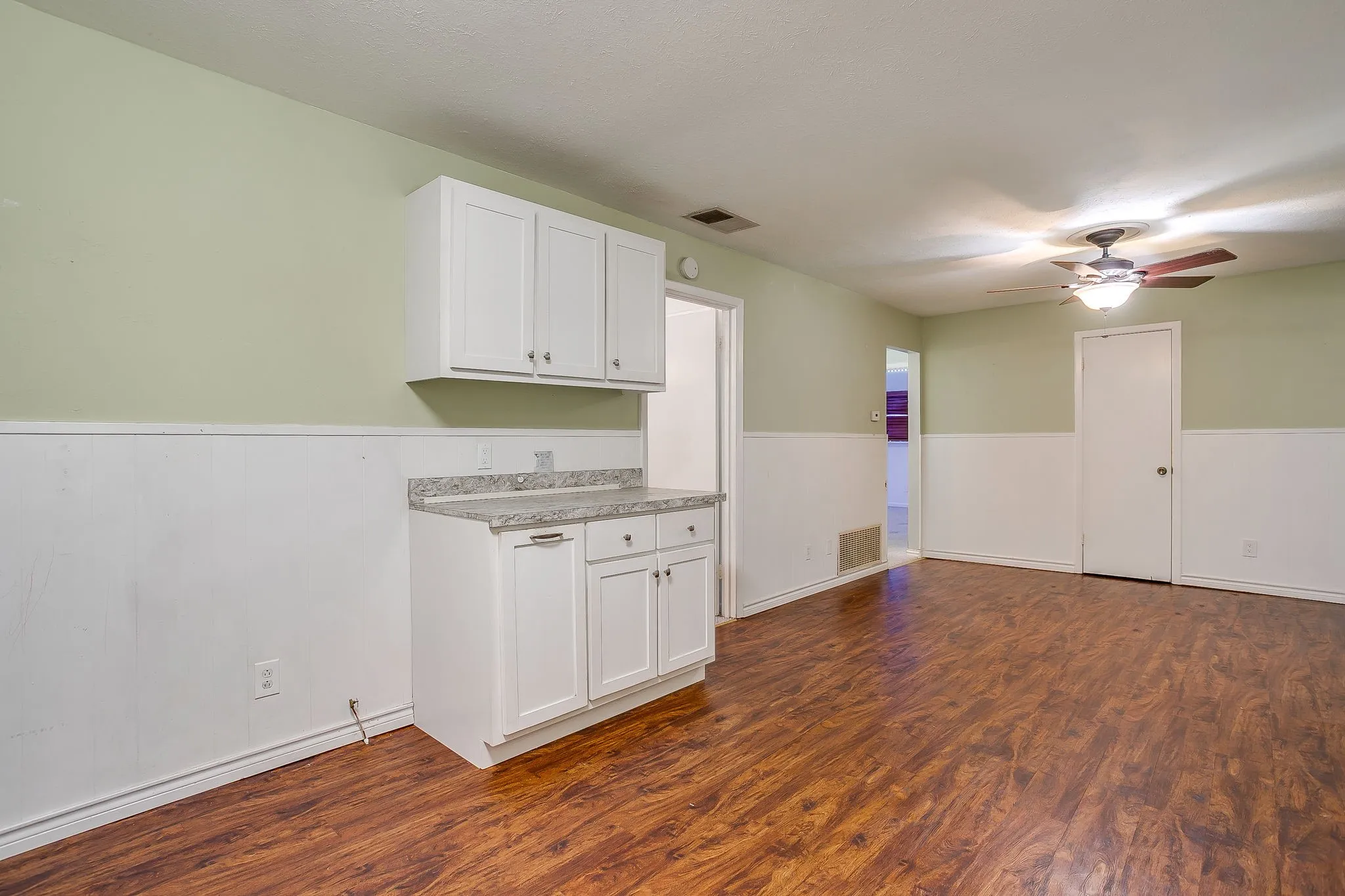 Kitchen & dining areas.