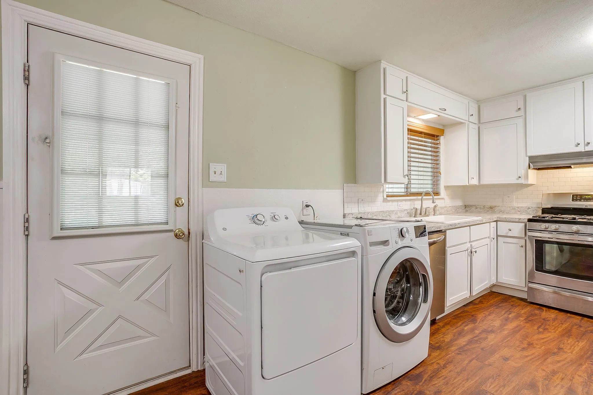 Single Family Residence For Sale in Parker County , 302 Case Street, Weatherford, Texas 76086, 3 Bedroom, 2 Bathroom, Garage spaces, 1,714 Sqft, built in 1960, mls#21305305, Real Estate Agent in Weatherford, Homes For Sale in Parker county, Homes For Sale in Weatherford, Realtor in Weatherford Texas, Real Estate Brokerage Independent Realty Texas, Luminita Cordes Realtor