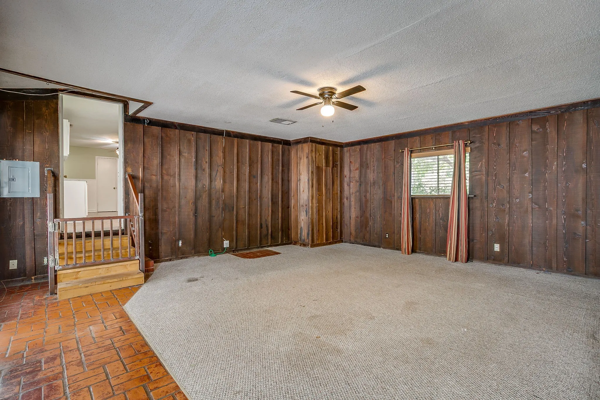 Single Family Residence For Sale in Parker County , 302 Case Street, Weatherford, Texas 76086, 3 Bedroom, 2 Bathroom, Garage spaces, 1,714 Sqft, built in 1960, mls#21305305, Real Estate Agent in Weatherford, Homes For Sale in Parker county, Homes For Sale in Weatherford, Realtor in Weatherford Texas, Real Estate Brokerage Independent Realty Texas, Luminita Cordes Realtor