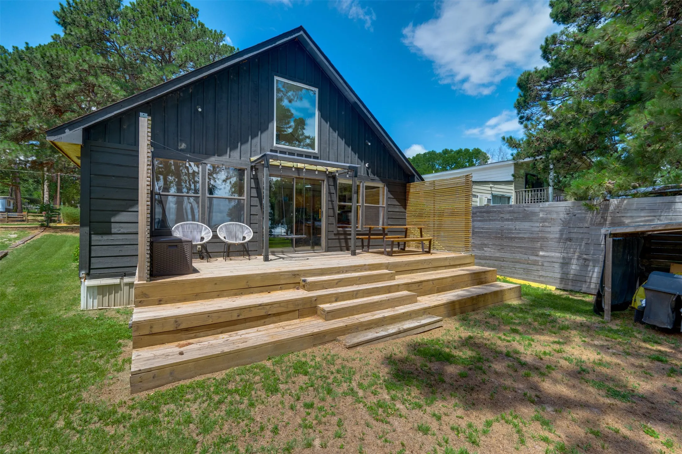 Single Family Residence For Sale in Henderson County , 4737 Sunrise Drive, Chandler, Texas 75758, 2 Bedroom, 2 Bathroom, Garage spaces, 816 Sqft, built in 1999, mls#21305020, Real Estate Agent in Chandler, Homes For Sale in Henderson county, Homes For Sale in Chandler, Realtor in Chandler Texas, Real Estate Brokerage Independent Realty Texas, Luminita Cordes Realtor