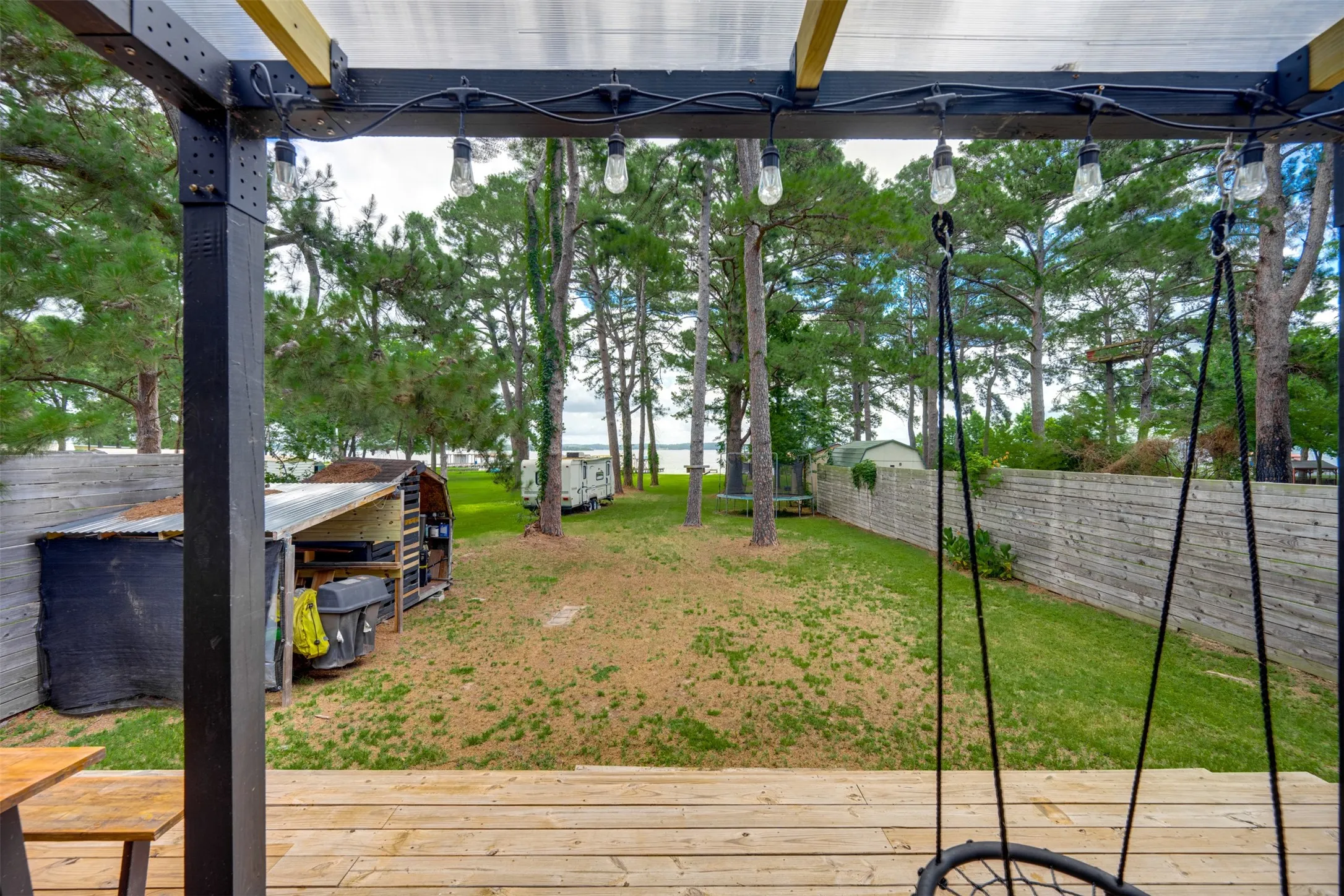 Single Family Residence For Sale in Henderson County , 4737 Sunrise Drive, Chandler, Texas 75758, 2 Bedroom, 2 Bathroom, Garage spaces, 816 Sqft, built in 1999, mls#21305020, Real Estate Agent in Chandler, Homes For Sale in Henderson county, Homes For Sale in Chandler, Realtor in Chandler Texas, Real Estate Brokerage Independent Realty Texas, Luminita Cordes Realtor