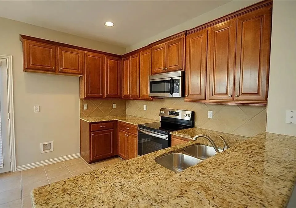 Townhouse For Rent in Dallas County , 3652 vienna Street, Irving, Texas 75038, 3 Bedroom, 4 Bathroom, 2 Garage spaces, 1,817 Sqft, built in 2010, mls#21305311, Real Estate Agent in Irving, Homes For Rent in Dallas county, Homes For Rent in Irving, Realtor in Irving Texas, Real Estate Brokerage Independent Realty Texas, Luminita Cordes Realtor