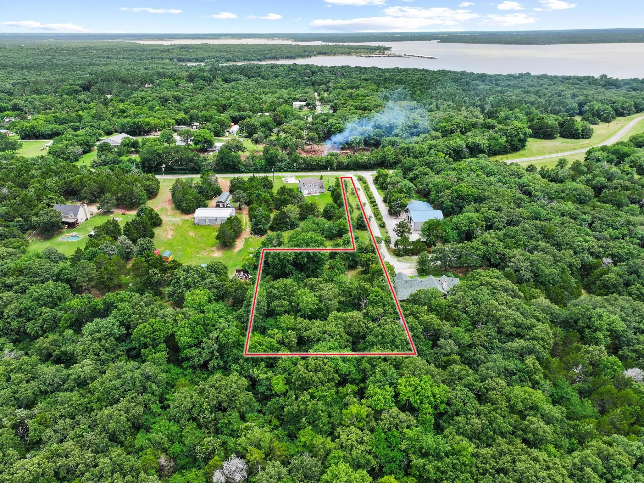 Wooded lot outlined in red, featuring dense tree coverage