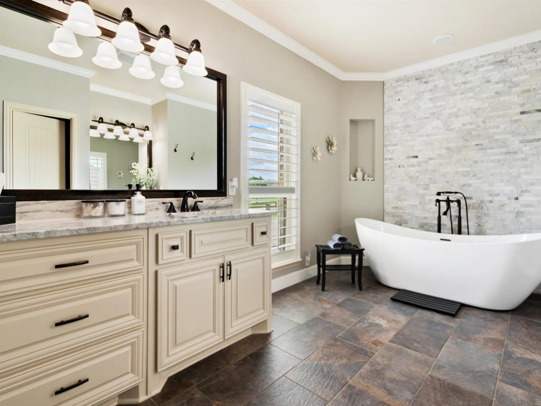 Single Family Residence For Sale in Denton County , 178 Las Colinas Trail, Cross Roads, Texas 76227, 5 Bedroom, 4 Bathroom, 3 Garage spaces, 4,513 Sqft, built in 2014, mls#21305275, Real Estate Agent in Cross Roads, Homes For Sale in Denton county, Homes For Sale in Cross Roads, Realtor in Cross Roads Texas, Real Estate Brokerage Independent Realty Texas, Luminita Cordes Realtor
