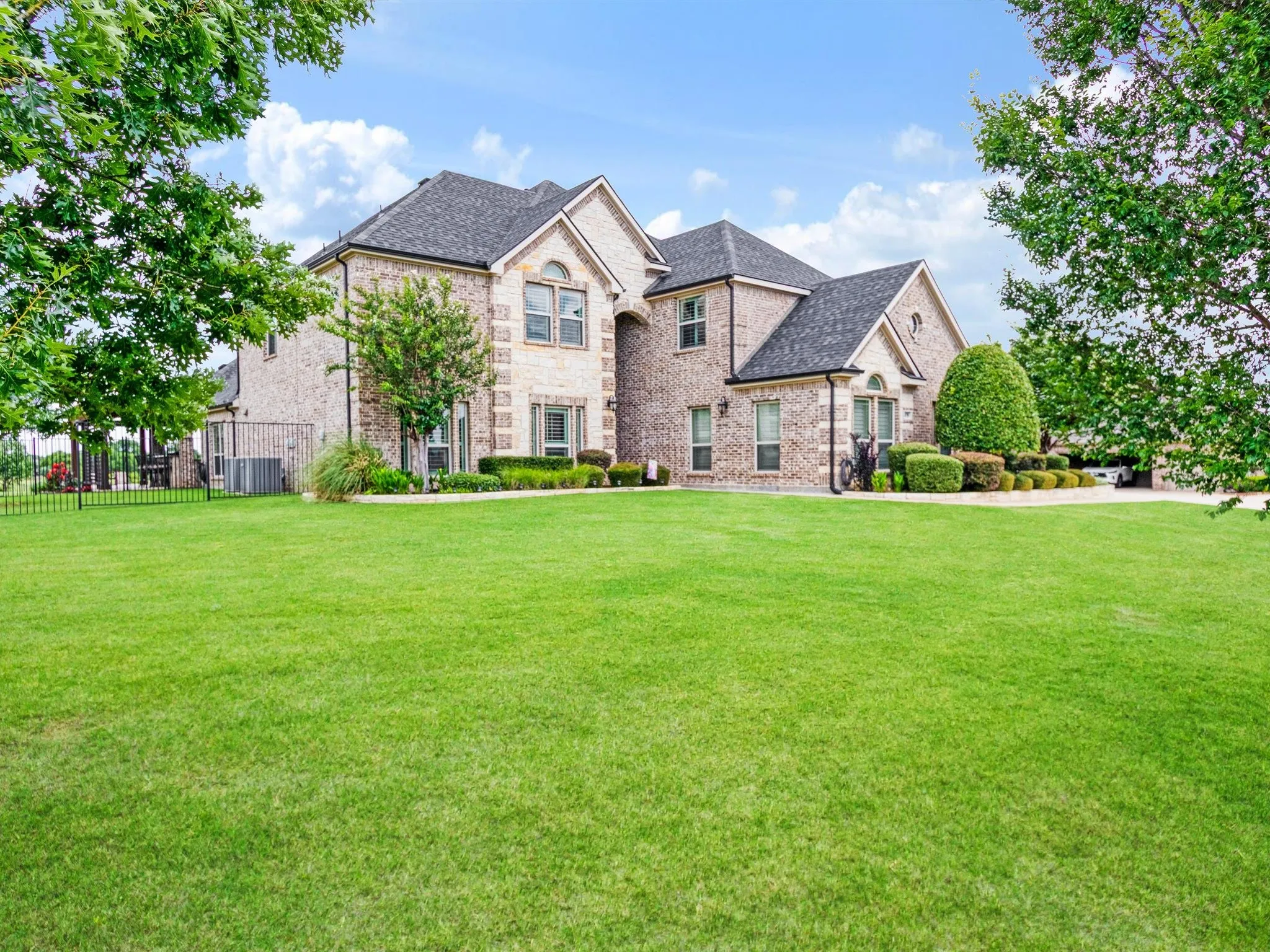 Single Family Residence For Sale in Denton County , 178 Las Colinas Trail, Cross Roads, Texas 76227, 5 Bedroom, 4 Bathroom, 3 Garage spaces, 4,513 Sqft, built in 2014, mls#21305275, Real Estate Agent in Cross Roads, Homes For Sale in Denton county, Homes For Sale in Cross Roads, Realtor in Cross Roads Texas, Real Estate Brokerage Independent Realty Texas, Luminita Cordes Realtor