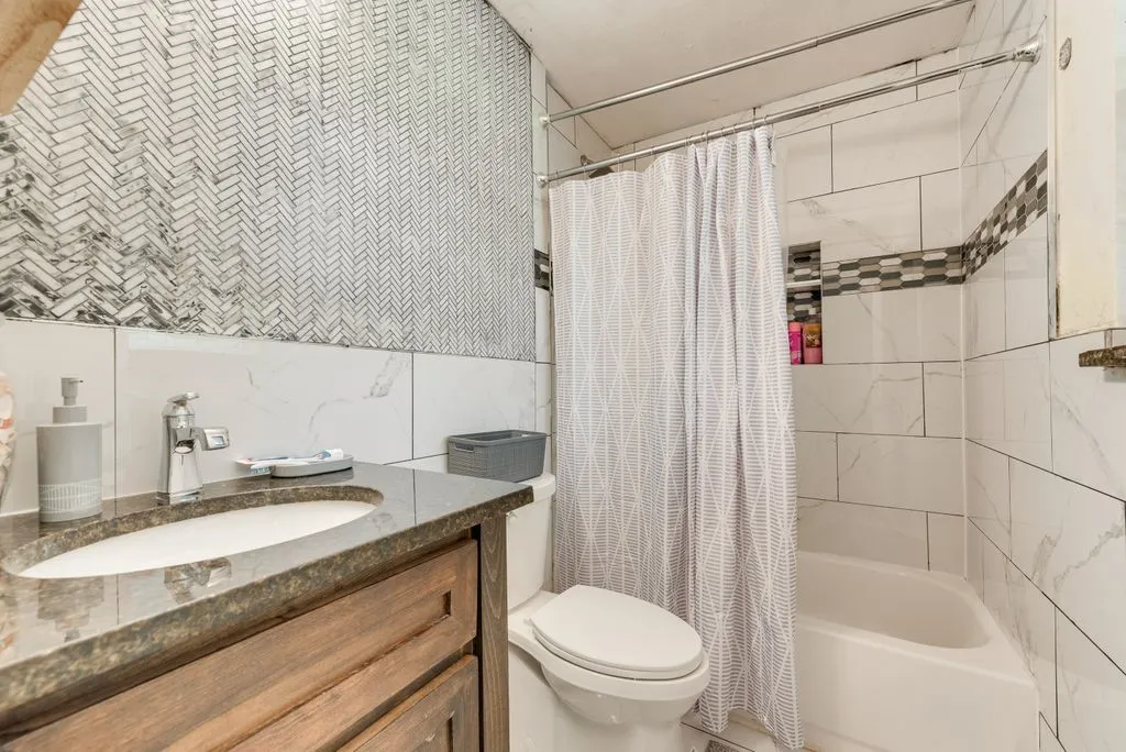Single Family Residence For Sale in Rockwall County , 920 Meadowdale Drive, Royse City, Texas 75189, 5 Bedroom, 3 Bathroom, 2 Garage spaces, 1,565 Sqft, built in 1984, mls#21305352, Real Estate Agent in Royse City, Homes For Sale in Rockwall county, Homes For Sale in Royse City, Realtor in Royse City Texas, Real Estate Brokerage Independent Realty Texas, Luminita Cordes Realtor