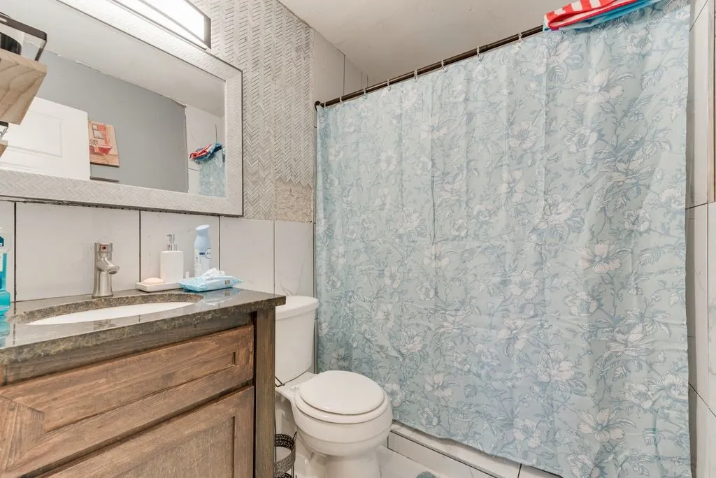 Single Family Residence For Sale in Rockwall County , 920 Meadowdale Drive, Royse City, Texas 75189, 5 Bedroom, 3 Bathroom, 2 Garage spaces, 1,565 Sqft, built in 1984, mls#21305352, Real Estate Agent in Royse City, Homes For Sale in Rockwall county, Homes For Sale in Royse City, Realtor in Royse City Texas, Real Estate Brokerage Independent Realty Texas, Luminita Cordes Realtor