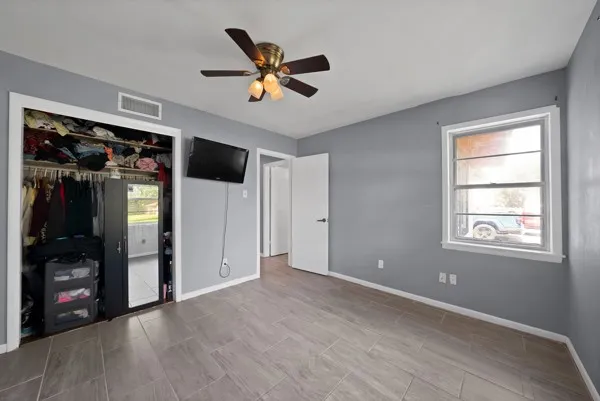 Single Family Residence For Sale in Hunt County , 4200 Templeton Street, Greenville, Texas 75401, 3 Bedroom, 2 Bathroom, Garage spaces, 1,782 Sqft, built in 1974, mls#21305361, Real Estate Agent in Greenville, Homes For Sale in Hunt county, Homes For Sale in Greenville, Realtor in Greenville Texas, Real Estate Brokerage Independent Realty Texas, Luminita Cordes Realtor
