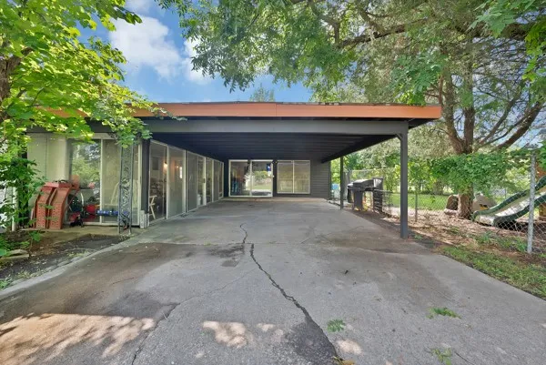 Single Family Residence For Sale in Hunt County , 4200 Templeton Street, Greenville, Texas 75401, 3 Bedroom, 2 Bathroom, Garage spaces, 1,782 Sqft, built in 1974, mls#21305361, Real Estate Agent in Greenville, Homes For Sale in Hunt county, Homes For Sale in Greenville, Realtor in Greenville Texas, Real Estate Brokerage Independent Realty Texas, Luminita Cordes Realtor