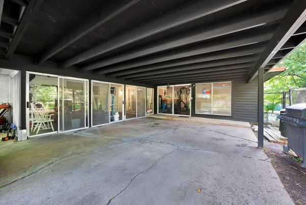Single Family Residence For Sale in Hunt County , 4200 Templeton Street, Greenville, Texas 75401, 3 Bedroom, 2 Bathroom, Garage spaces, 1,782 Sqft, built in 1974, mls#21305361, Real Estate Agent in Greenville, Homes For Sale in Hunt county, Homes For Sale in Greenville, Realtor in Greenville Texas, Real Estate Brokerage Independent Realty Texas, Luminita Cordes Realtor