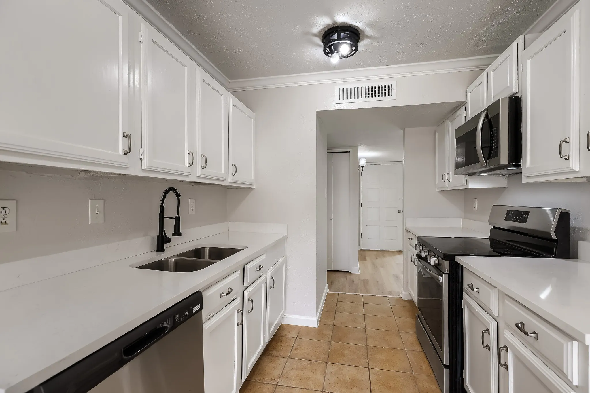 Single Family Residence For Sale in Collin County , 1200 Creekwood Court, Allen, Texas 75002, 3 Bedroom, 2 Bathroom, 2 Garage spaces, 1,521 Sqft, built in 1981, mls#21225037, Real Estate Agent in Allen, Homes For Sale in Collin county, Homes For Sale in Allen, Realtor in Allen Texas, Real Estate Brokerage Independent Realty Texas, Luminita Cordes Realtor