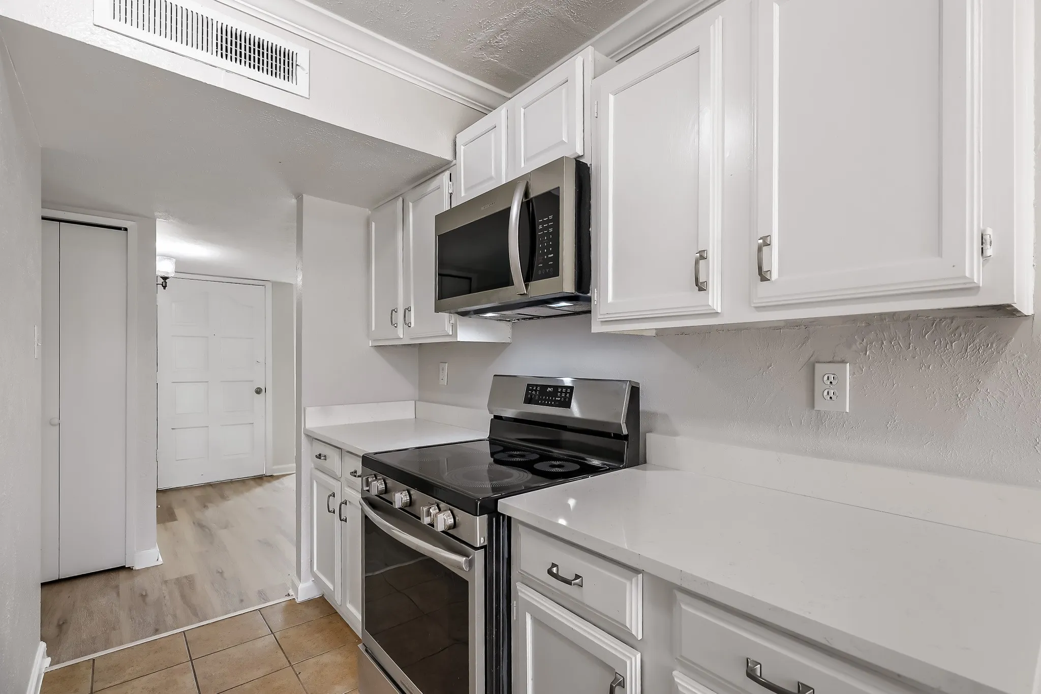 Single Family Residence For Sale in Collin County , 1200 Creekwood Court, Allen, Texas 75002, 3 Bedroom, 2 Bathroom, 2 Garage spaces, 1,521 Sqft, built in 1981, mls#21225037, Real Estate Agent in Allen, Homes For Sale in Collin county, Homes For Sale in Allen, Realtor in Allen Texas, Real Estate Brokerage Independent Realty Texas, Luminita Cordes Realtor