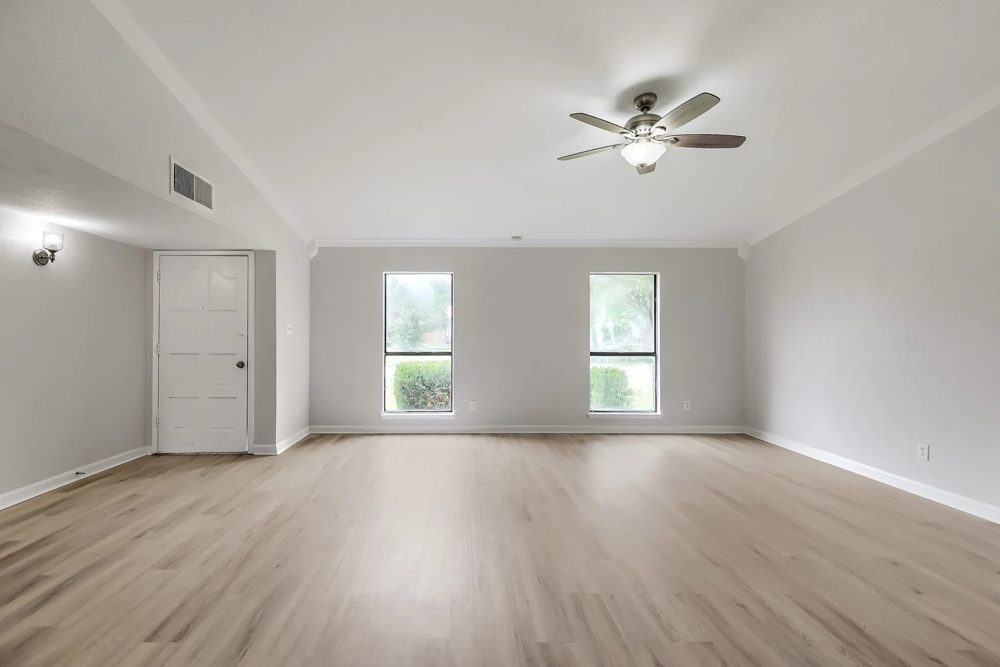 Single Family Residence For Sale in Collin County , 1200 Creekwood Court, Allen, Texas 75002, 3 Bedroom, 2 Bathroom, 2 Garage spaces, 1,521 Sqft, built in 1981, mls#21225037, Real Estate Agent in Allen, Homes For Sale in Collin county, Homes For Sale in Allen, Realtor in Allen Texas, Real Estate Brokerage Independent Realty Texas, Luminita Cordes Realtor