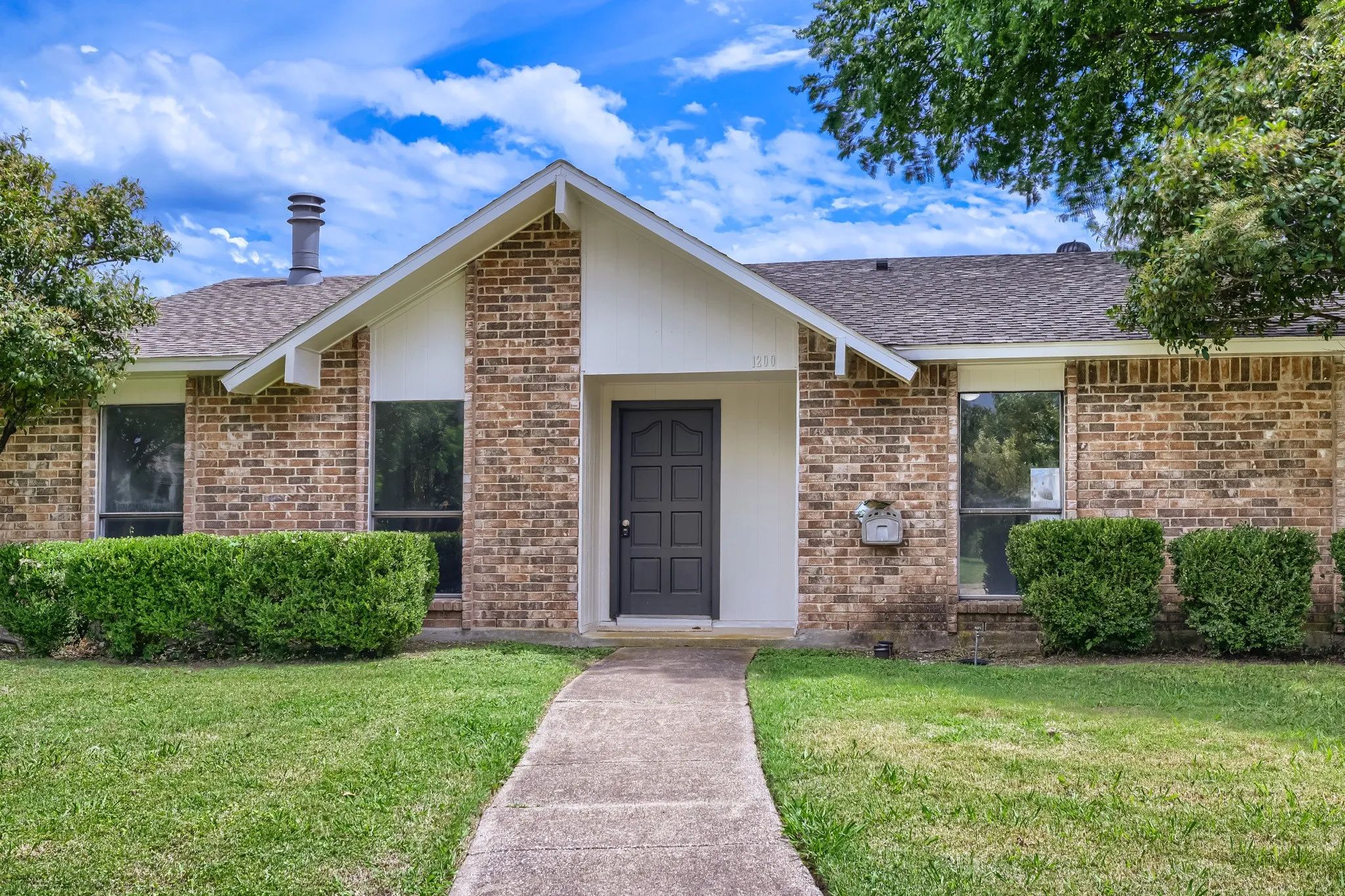 Single Family Residence For Sale in Collin County , 1200 Creekwood Court, Allen, Texas 75002, 3 Bedroom, 2 Bathroom, 2 Garage spaces, 1,521 Sqft, built in 1981, mls#21225037, Real Estate Agent in Allen, Homes For Sale in Collin county, Homes For Sale in Allen, Realtor in Allen Texas, Real Estate Brokerage Independent Realty Texas, Luminita Cordes Realtor