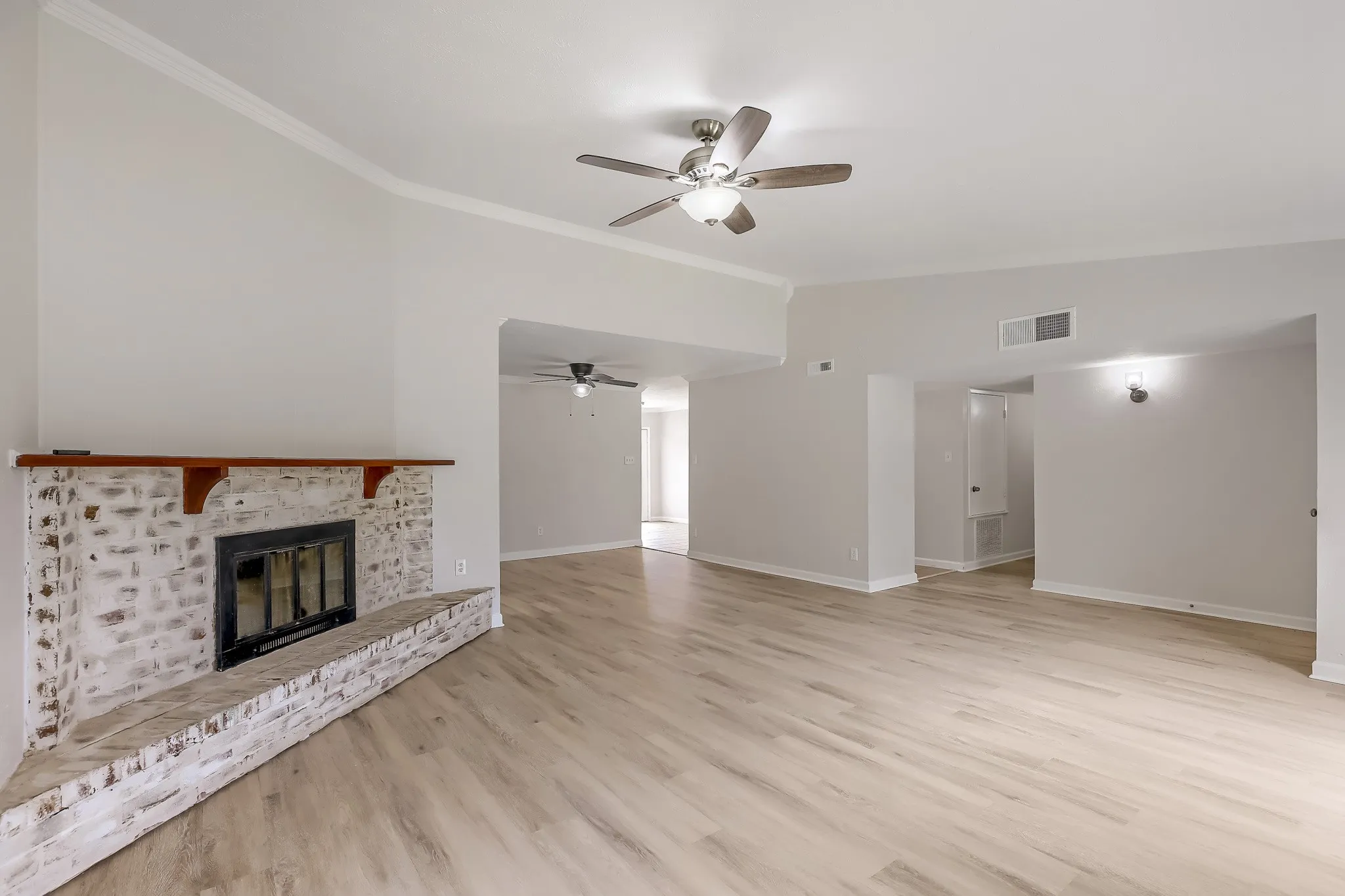 Single Family Residence For Sale in Collin County , 1200 Creekwood Court, Allen, Texas 75002, 3 Bedroom, 2 Bathroom, 2 Garage spaces, 1,521 Sqft, built in 1981, mls#21225037, Real Estate Agent in Allen, Homes For Sale in Collin county, Homes For Sale in Allen, Realtor in Allen Texas, Real Estate Brokerage Independent Realty Texas, Luminita Cordes Realtor