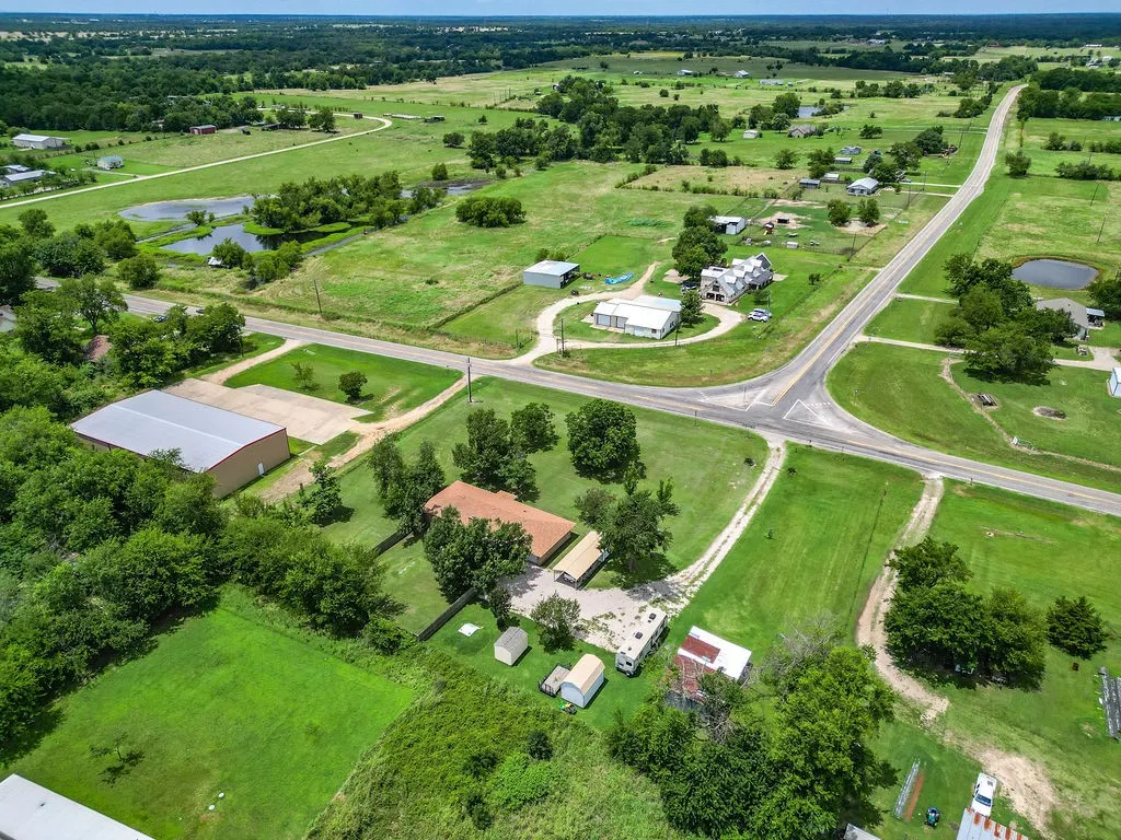 Single Family Residence For Sale in Hopkins County , 882 Farm Road 1537, Sulphur Springs, Texas 75482, 3 Bedroom, 2 Bathroom, 1 Garage spaces, 1,854 Sqft, built in 1979, mls#21305365, Real Estate Agent in Sulphur Springs, Homes For Sale in Hopkins county, Homes For Sale in Sulphur Springs, Realtor in Sulphur Springs Texas, Real Estate Brokerage Independent Realty Texas, Luminita Cordes Realtor