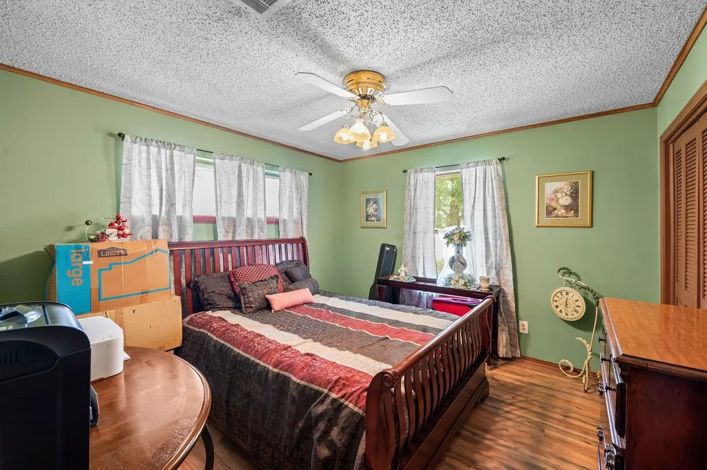 Single Family Residence For Sale in Hopkins County , 882 Farm Road 1537, Sulphur Springs, Texas 75482, 3 Bedroom, 2 Bathroom, 1 Garage spaces, 1,854 Sqft, built in 1979, mls#21305365, Real Estate Agent in Sulphur Springs, Homes For Sale in Hopkins county, Homes For Sale in Sulphur Springs, Realtor in Sulphur Springs Texas, Real Estate Brokerage Independent Realty Texas, Luminita Cordes Realtor