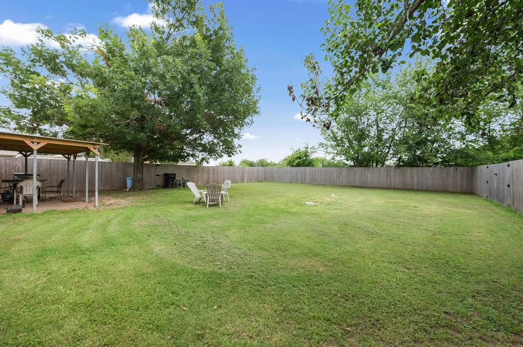 Single Family Residence For Sale in Hopkins County , 882 Farm Road 1537, Sulphur Springs, Texas 75482, 3 Bedroom, 2 Bathroom, 1 Garage spaces, 1,854 Sqft, built in 1979, mls#21305365, Real Estate Agent in Sulphur Springs, Homes For Sale in Hopkins county, Homes For Sale in Sulphur Springs, Realtor in Sulphur Springs Texas, Real Estate Brokerage Independent Realty Texas, Luminita Cordes Realtor