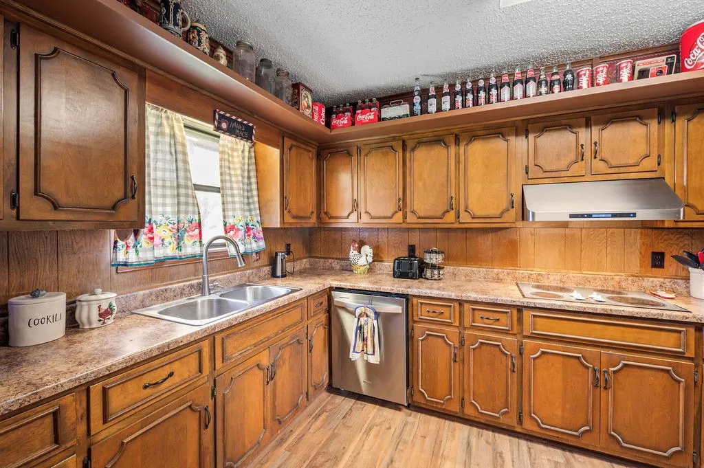 Single Family Residence For Sale in Hopkins County , 882 Farm Road 1537, Sulphur Springs, Texas 75482, 3 Bedroom, 2 Bathroom, 1 Garage spaces, 1,854 Sqft, built in 1979, mls#21305365, Real Estate Agent in Sulphur Springs, Homes For Sale in Hopkins county, Homes For Sale in Sulphur Springs, Realtor in Sulphur Springs Texas, Real Estate Brokerage Independent Realty Texas, Luminita Cordes Realtor