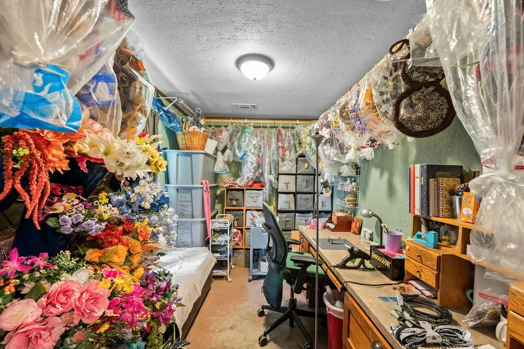 Single Family Residence For Sale in Hopkins County , 882 Farm Road 1537, Sulphur Springs, Texas 75482, 3 Bedroom, 2 Bathroom, 1 Garage spaces, 1,854 Sqft, built in 1979, mls#21305365, Real Estate Agent in Sulphur Springs, Homes For Sale in Hopkins county, Homes For Sale in Sulphur Springs, Realtor in Sulphur Springs Texas, Real Estate Brokerage Independent Realty Texas, Luminita Cordes Realtor