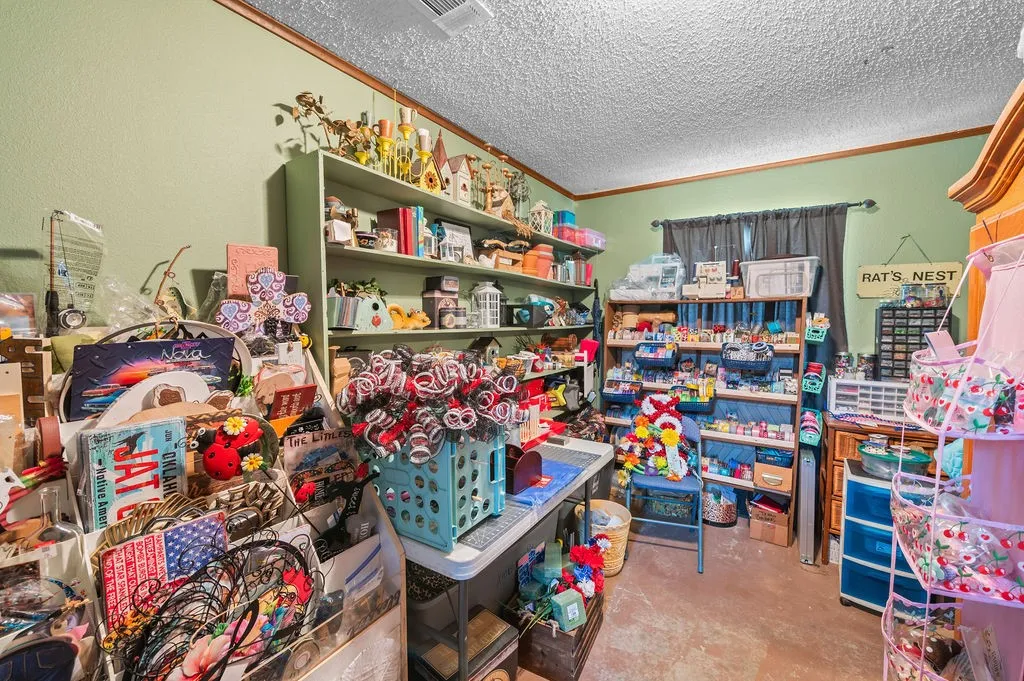 Single Family Residence For Sale in Hopkins County , 882 Farm Road 1537, Sulphur Springs, Texas 75482, 3 Bedroom, 2 Bathroom, 1 Garage spaces, 1,854 Sqft, built in 1979, mls#21305365, Real Estate Agent in Sulphur Springs, Homes For Sale in Hopkins county, Homes For Sale in Sulphur Springs, Realtor in Sulphur Springs Texas, Real Estate Brokerage Independent Realty Texas, Luminita Cordes Realtor