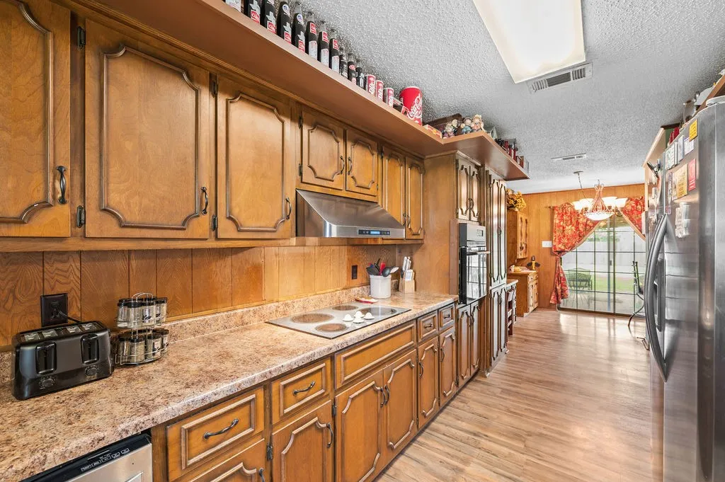 Single Family Residence For Sale in Hopkins County , 882 Farm Road 1537, Sulphur Springs, Texas 75482, 3 Bedroom, 2 Bathroom, 1 Garage spaces, 1,854 Sqft, built in 1979, mls#21305365, Real Estate Agent in Sulphur Springs, Homes For Sale in Hopkins county, Homes For Sale in Sulphur Springs, Realtor in Sulphur Springs Texas, Real Estate Brokerage Independent Realty Texas, Luminita Cordes Realtor