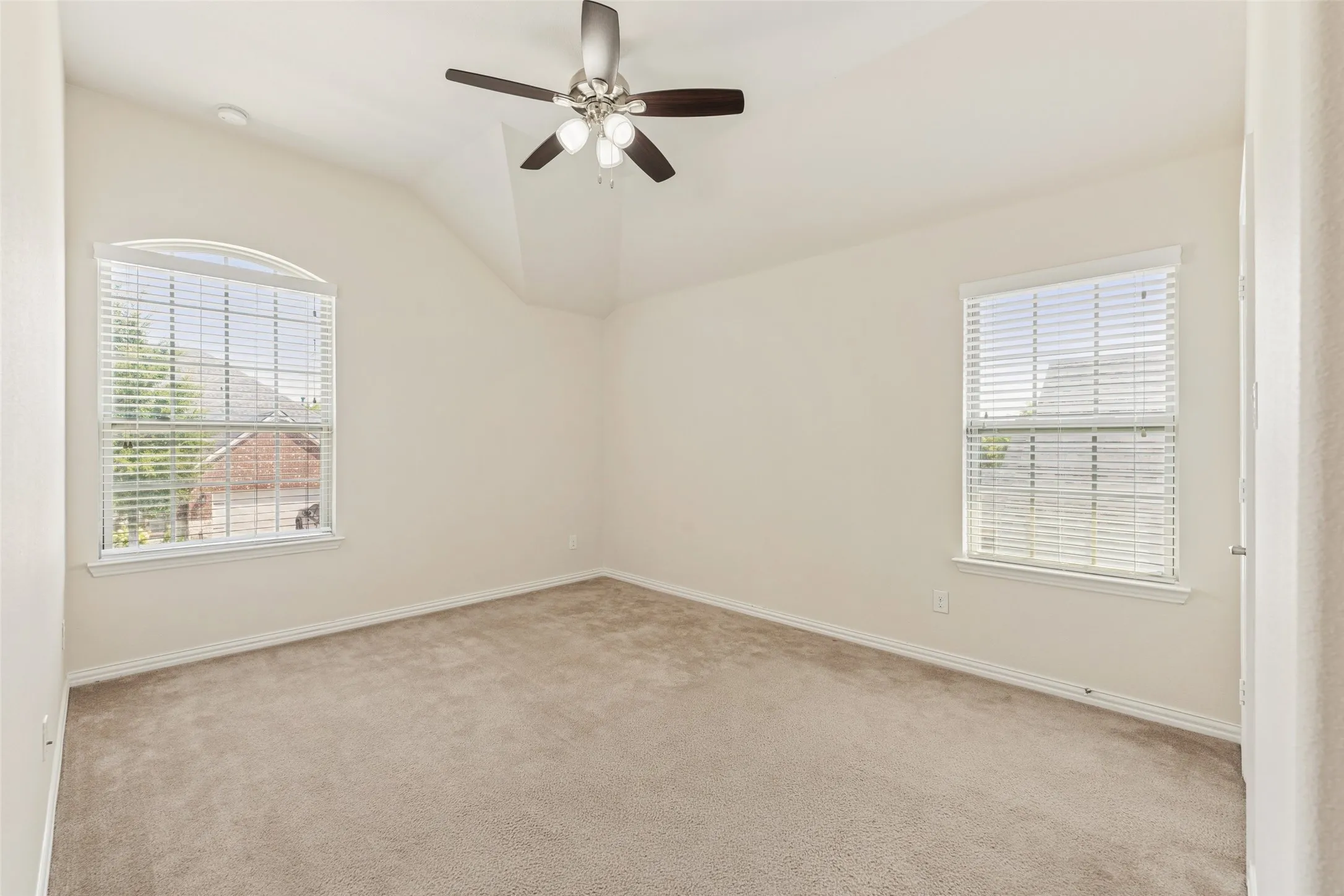 Single Family Residence For Sale in Denton County , 1374 Sandhurst Drive, Roanoke, Texas 76262, 4 Bedroom, 3 Bathroom, 2 Garage spaces, 3,073 Sqft, built in 2014, mls#21304535, Real Estate Agent in Roanoke, Homes For Sale in Denton county, Homes For Sale in Roanoke, Realtor in Roanoke Texas, Real Estate Brokerage Independent Realty Texas, Luminita Cordes Realtor