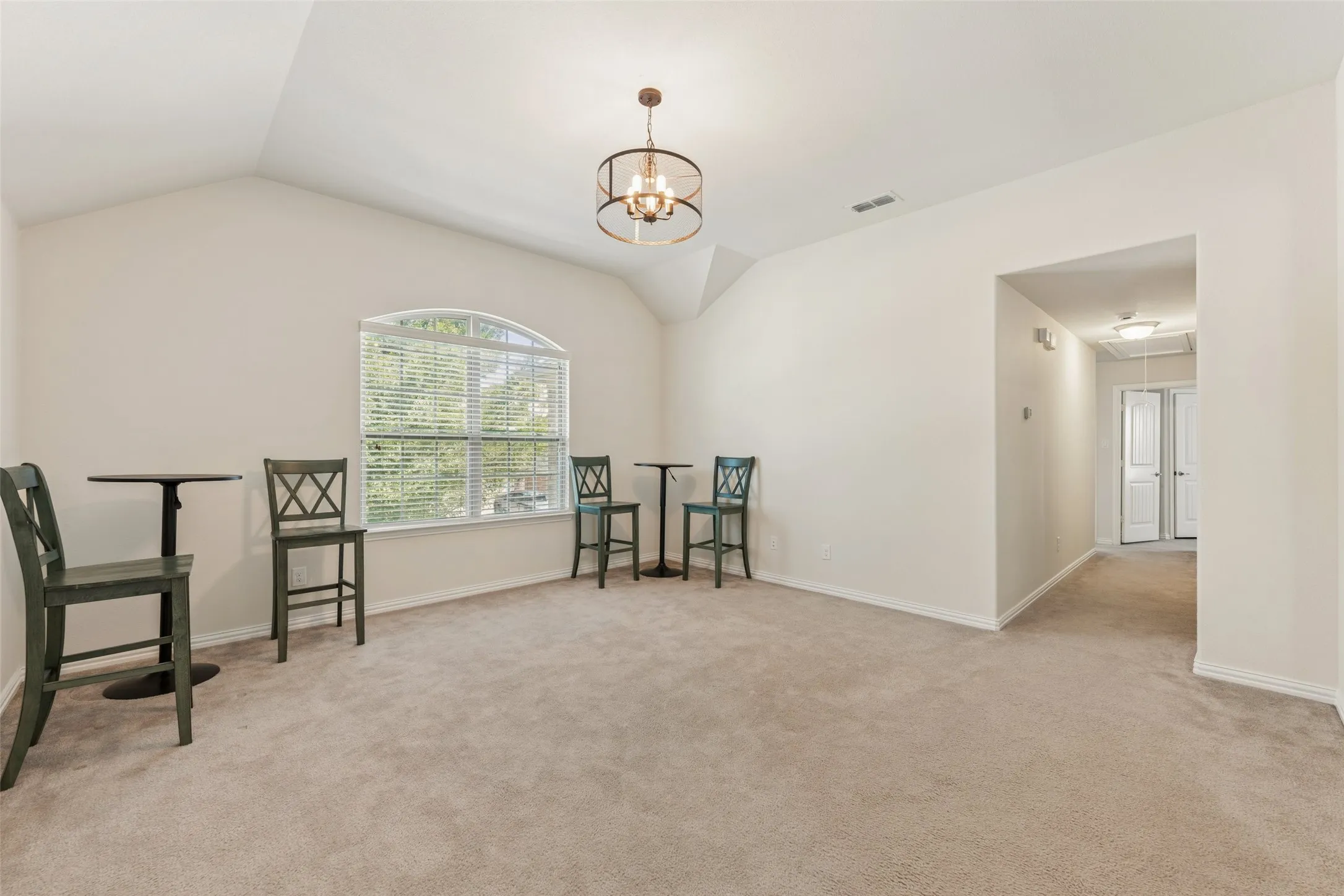 Single Family Residence For Sale in Denton County , 1374 Sandhurst Drive, Roanoke, Texas 76262, 4 Bedroom, 3 Bathroom, 2 Garage spaces, 3,073 Sqft, built in 2014, mls#21304535, Real Estate Agent in Roanoke, Homes For Sale in Denton county, Homes For Sale in Roanoke, Realtor in Roanoke Texas, Real Estate Brokerage Independent Realty Texas, Luminita Cordes Realtor