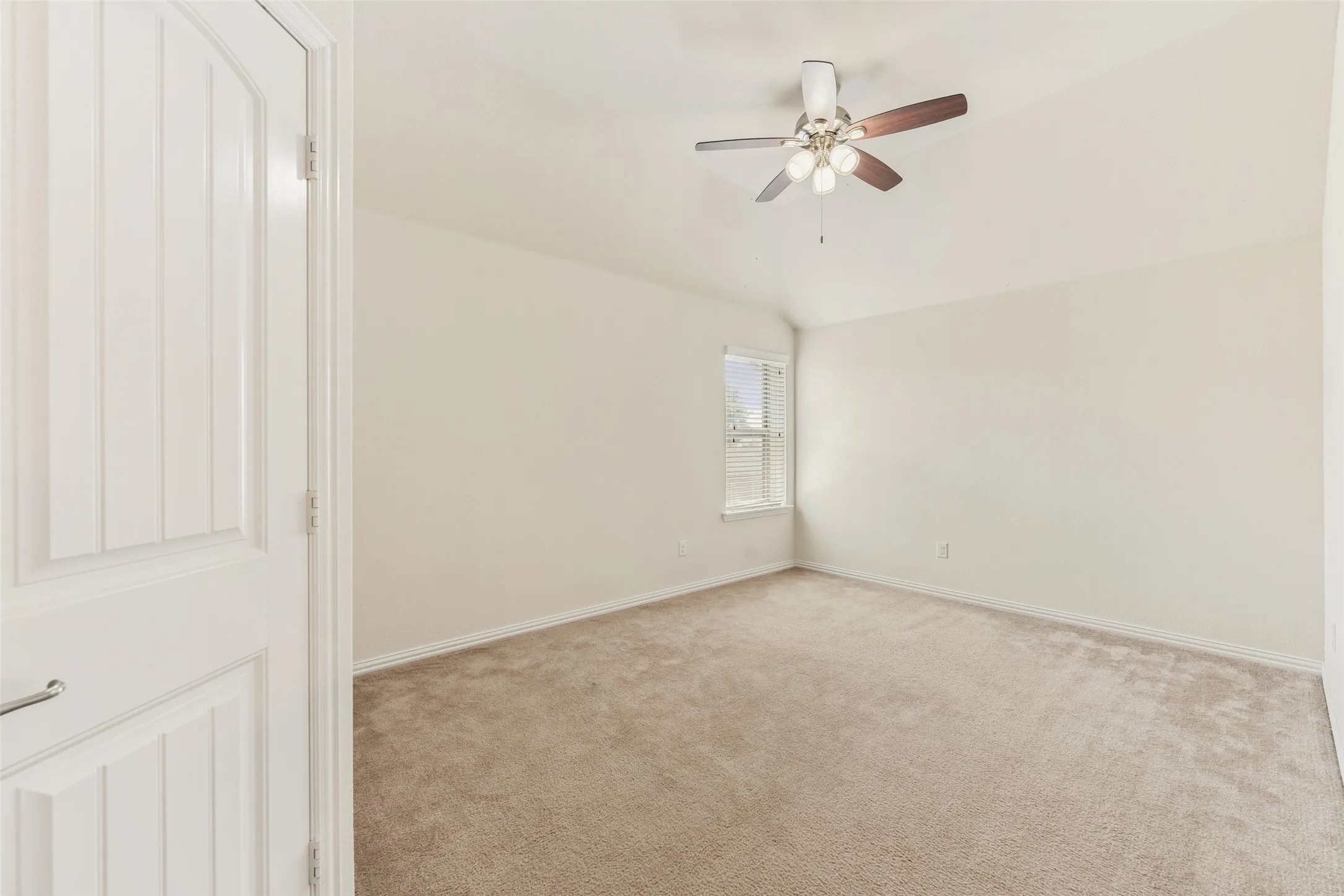 Single Family Residence For Sale in Denton County , 1374 Sandhurst Drive, Roanoke, Texas 76262, 4 Bedroom, 3 Bathroom, 2 Garage spaces, 3,073 Sqft, built in 2014, mls#21304535, Real Estate Agent in Roanoke, Homes For Sale in Denton county, Homes For Sale in Roanoke, Realtor in Roanoke Texas, Real Estate Brokerage Independent Realty Texas, Luminita Cordes Realtor