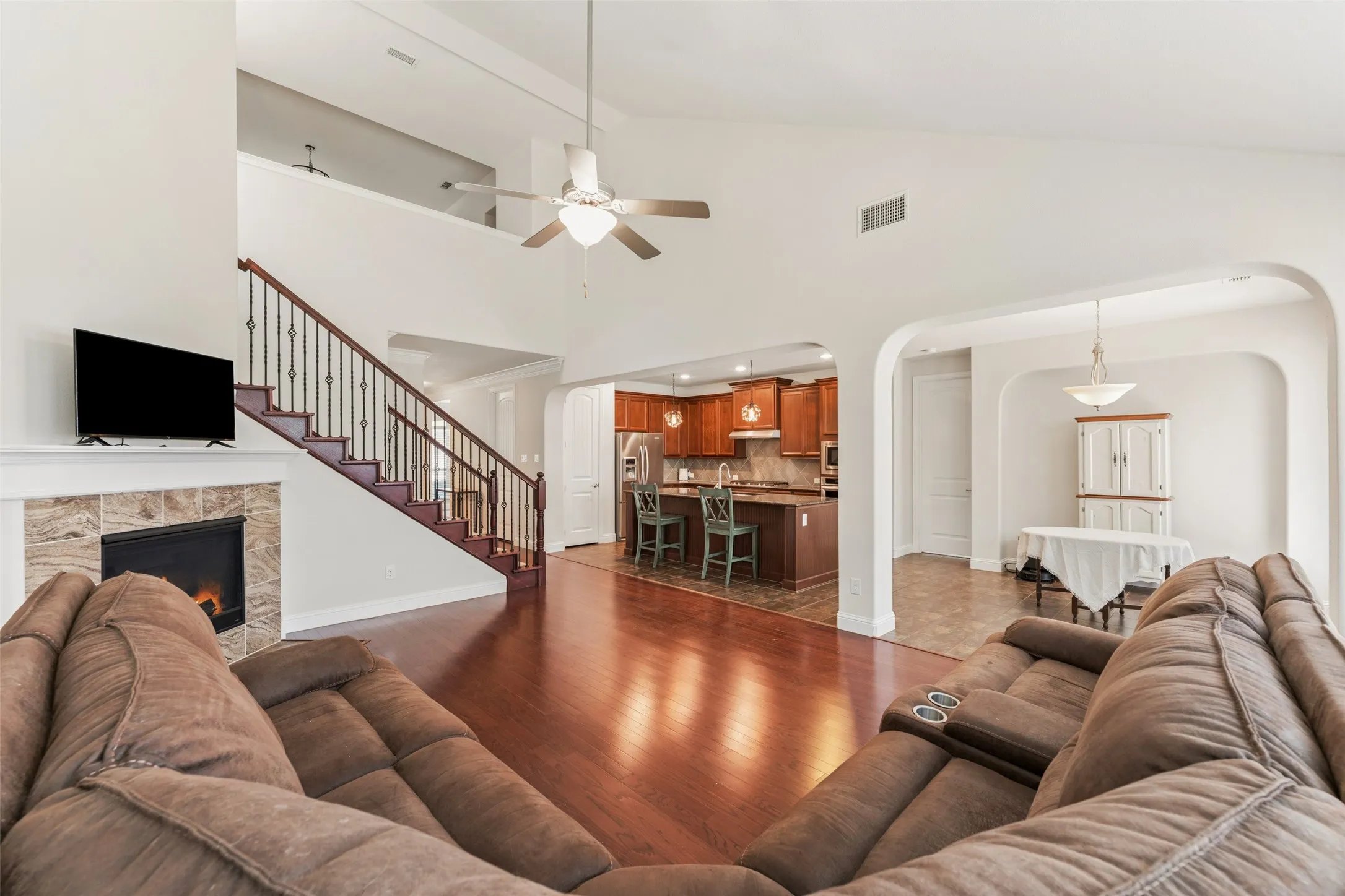 Single Family Residence For Sale in Denton County , 1374 Sandhurst Drive, Roanoke, Texas 76262, 4 Bedroom, 3 Bathroom, 2 Garage spaces, 3,073 Sqft, built in 2014, mls#21304535, Real Estate Agent in Roanoke, Homes For Sale in Denton county, Homes For Sale in Roanoke, Realtor in Roanoke Texas, Real Estate Brokerage Independent Realty Texas, Luminita Cordes Realtor