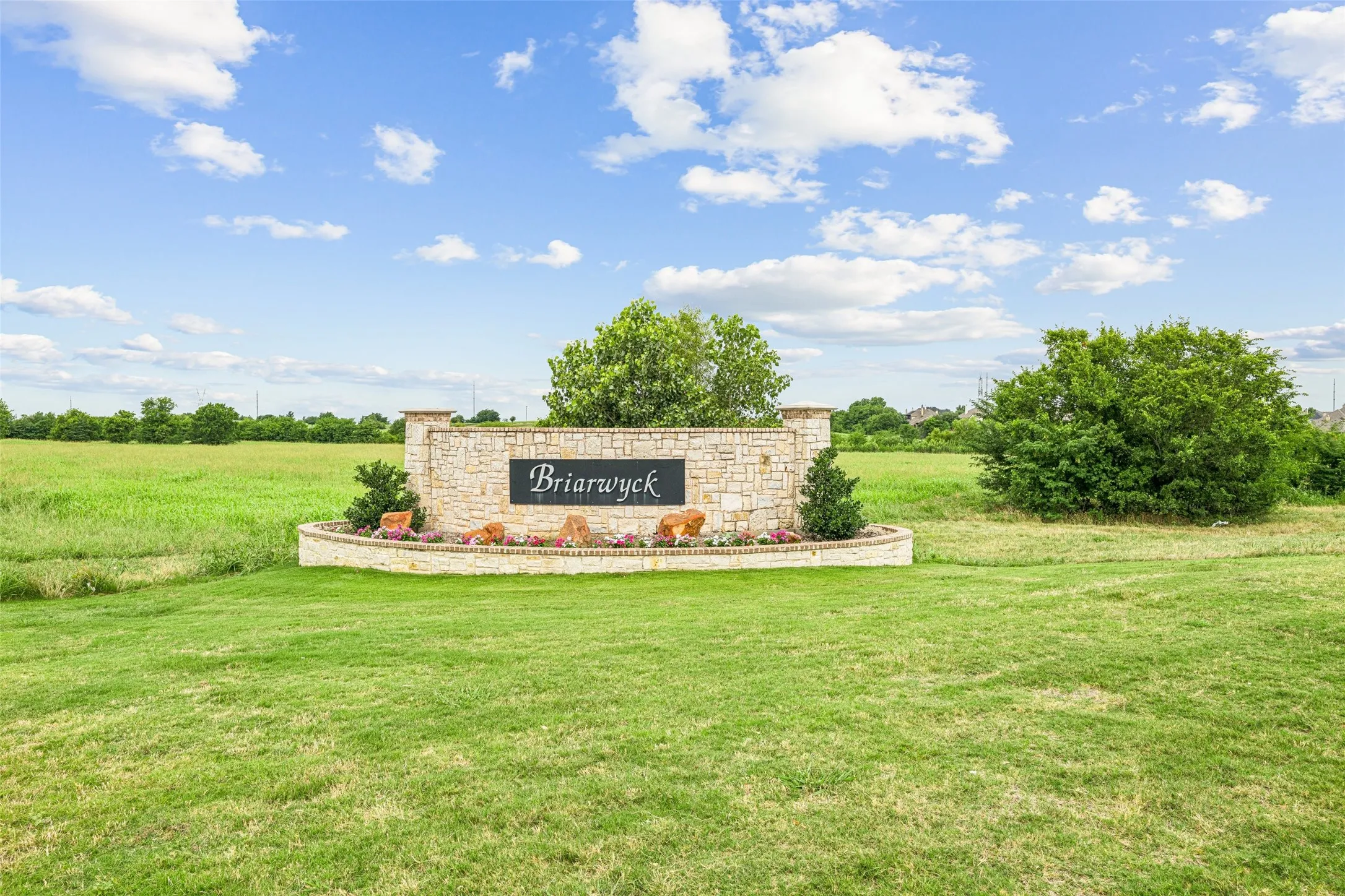 Single Family Residence For Sale in Denton County , 1374 Sandhurst Drive, Roanoke, Texas 76262, 4 Bedroom, 3 Bathroom, 2 Garage spaces, 3,073 Sqft, built in 2014, mls#21304535, Real Estate Agent in Roanoke, Homes For Sale in Denton county, Homes For Sale in Roanoke, Realtor in Roanoke Texas, Real Estate Brokerage Independent Realty Texas, Luminita Cordes Realtor