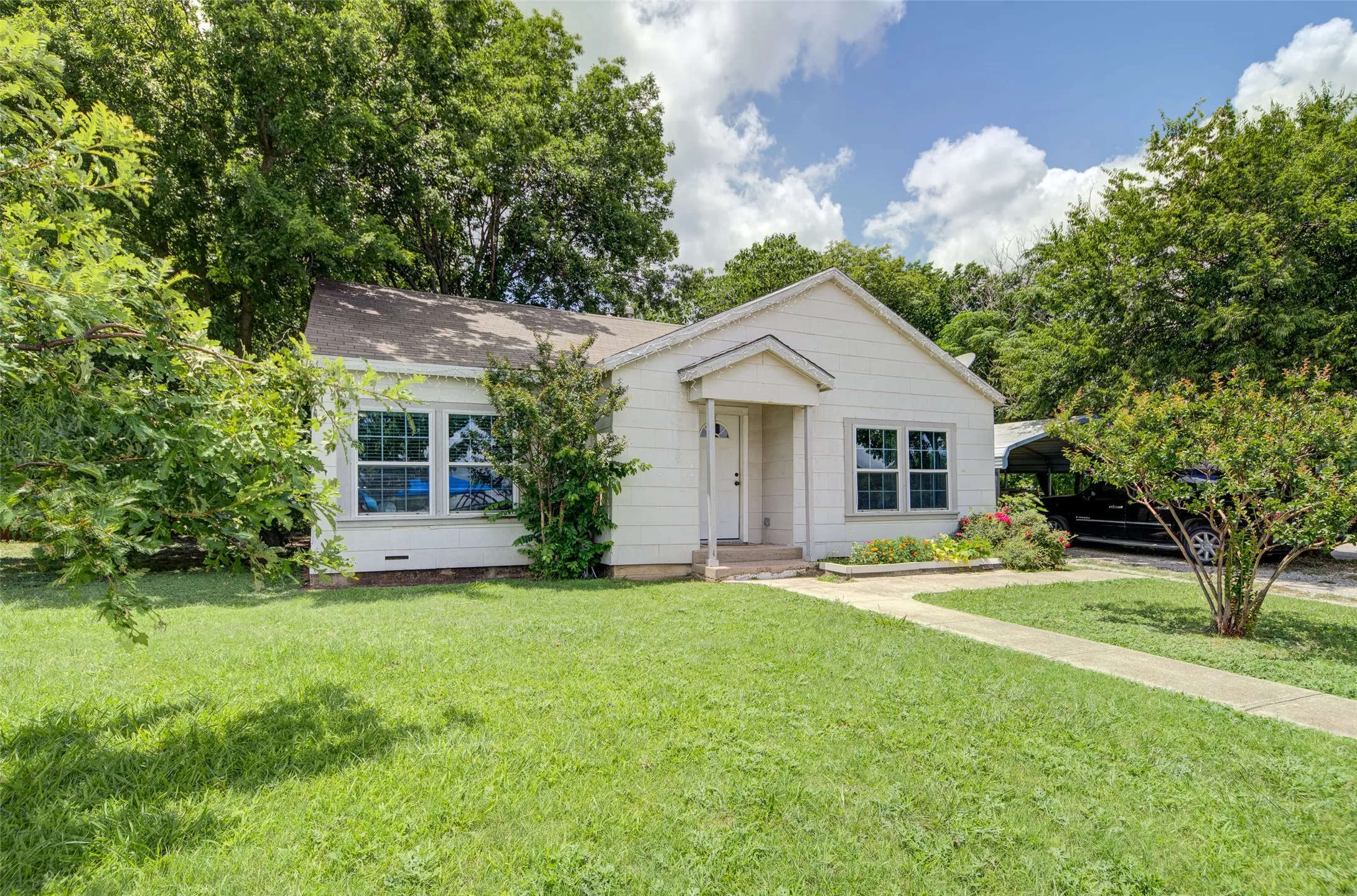 Single Family Residence For Sale in Wise County , 307 N Miller Street, Decatur, Texas 76234, 3 Bedroom, 1 Bathroom, Garage spaces, 1,145 Sqft, built in 1940, mls#21303088, Real Estate Agent in Decatur, Homes For Sale in Wise county, Homes For Sale in Decatur, Realtor in Decatur Texas, Real Estate Brokerage Independent Realty Texas, Luminita Cordes Realtor