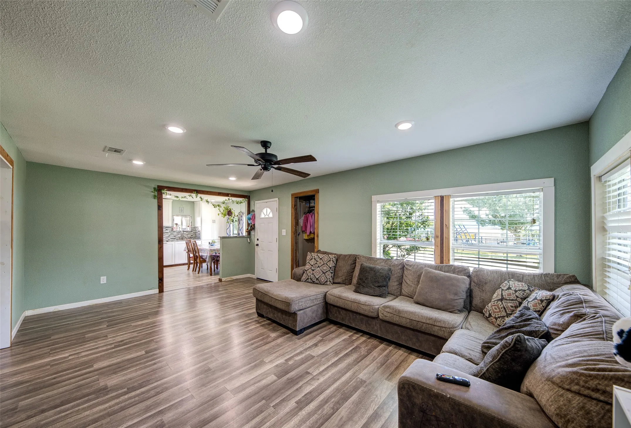 Single Family Residence For Sale in Wise County , 307 N Miller Street, Decatur, Texas 76234, 3 Bedroom, 1 Bathroom, Garage spaces, 1,145 Sqft, built in 1940, mls#21303088, Real Estate Agent in Decatur, Homes For Sale in Wise county, Homes For Sale in Decatur, Realtor in Decatur Texas, Real Estate Brokerage Independent Realty Texas, Luminita Cordes Realtor
